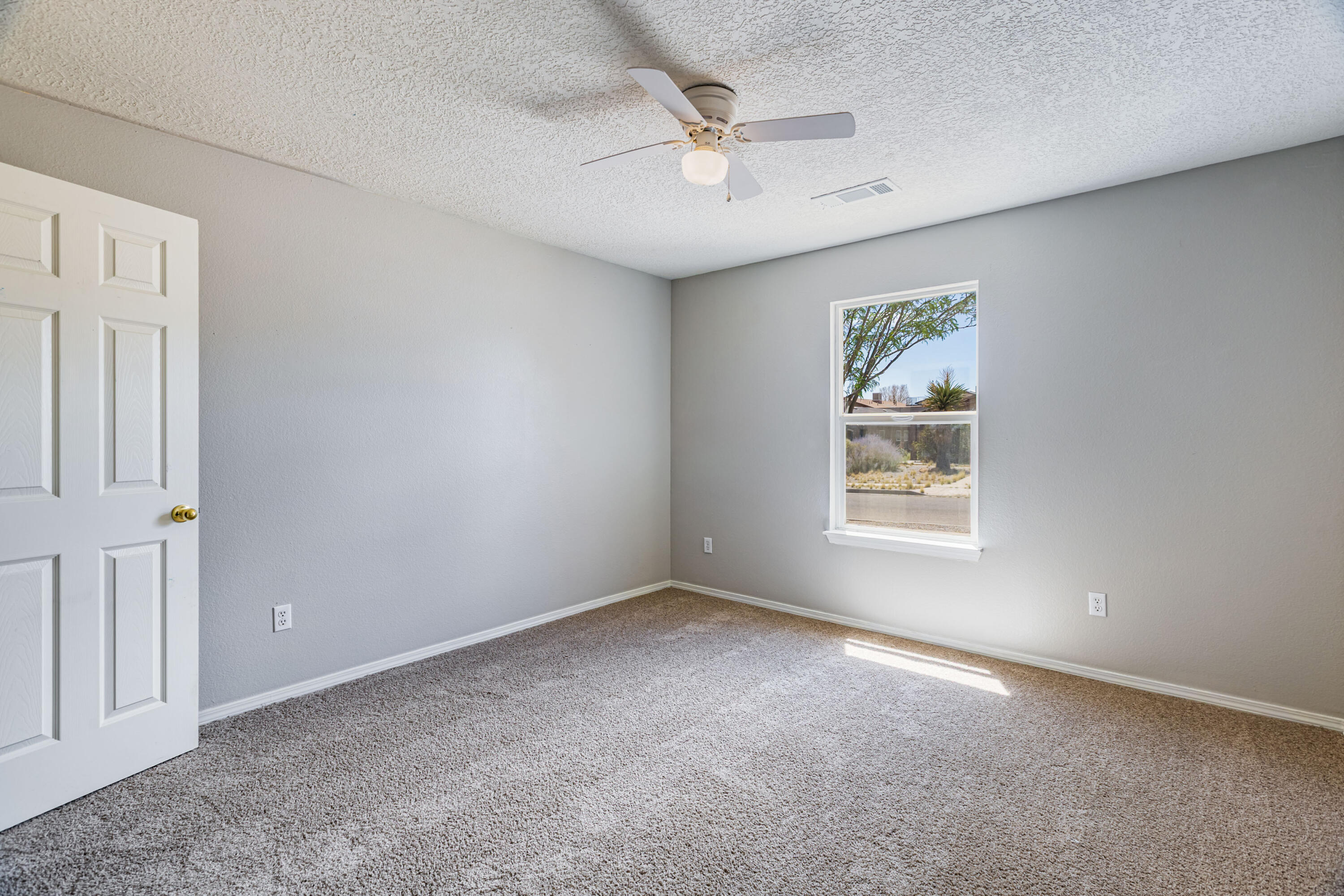 Photo 9 — 2137 Sagecrest Loop NE