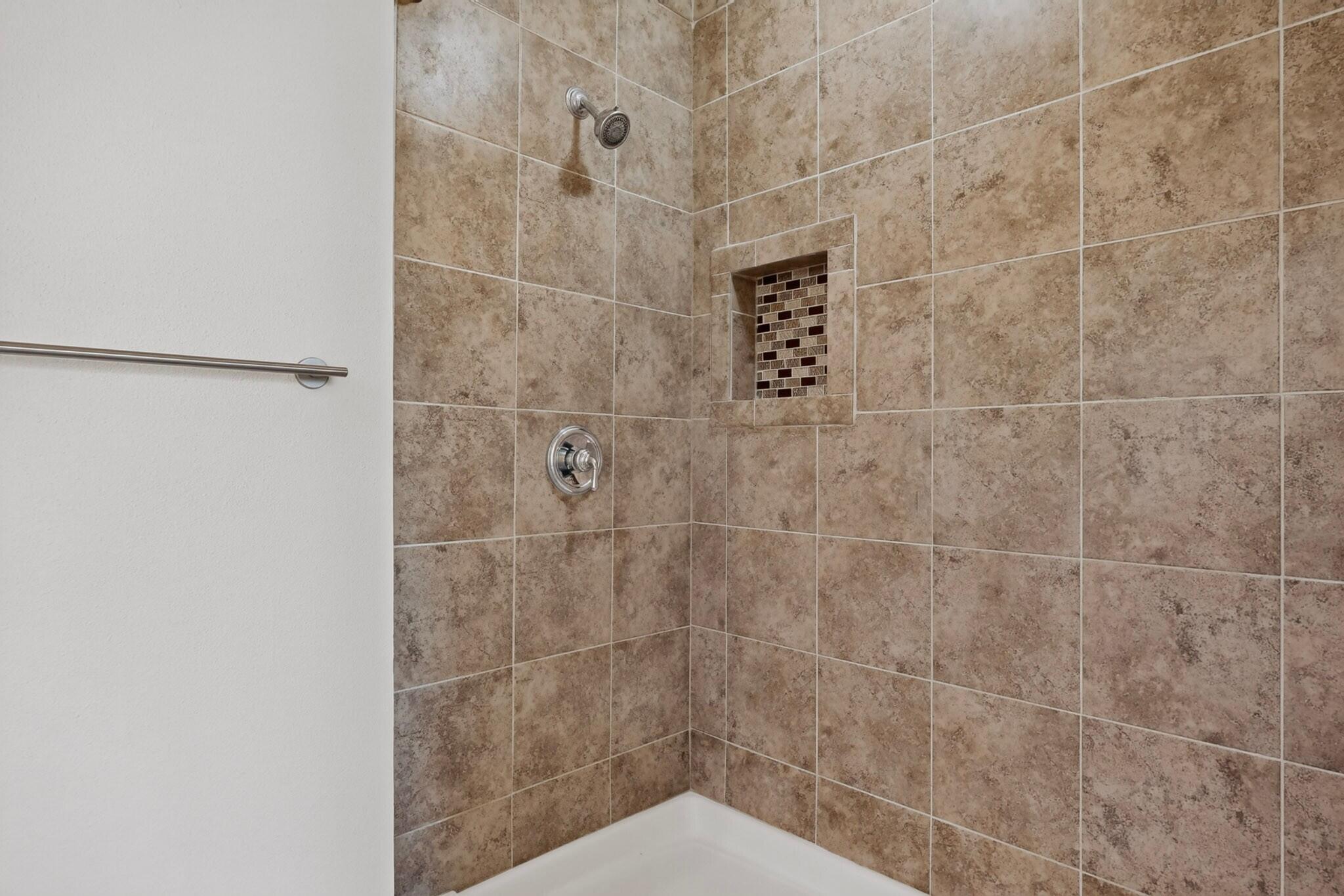 Photo 16 — 11420 Manitoba Drive NE