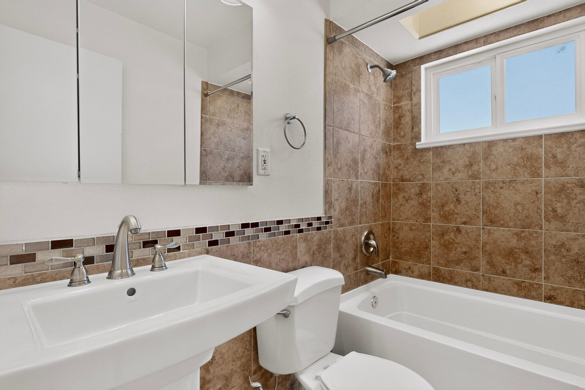 Photo 13 — 11420 Manitoba Drive NE