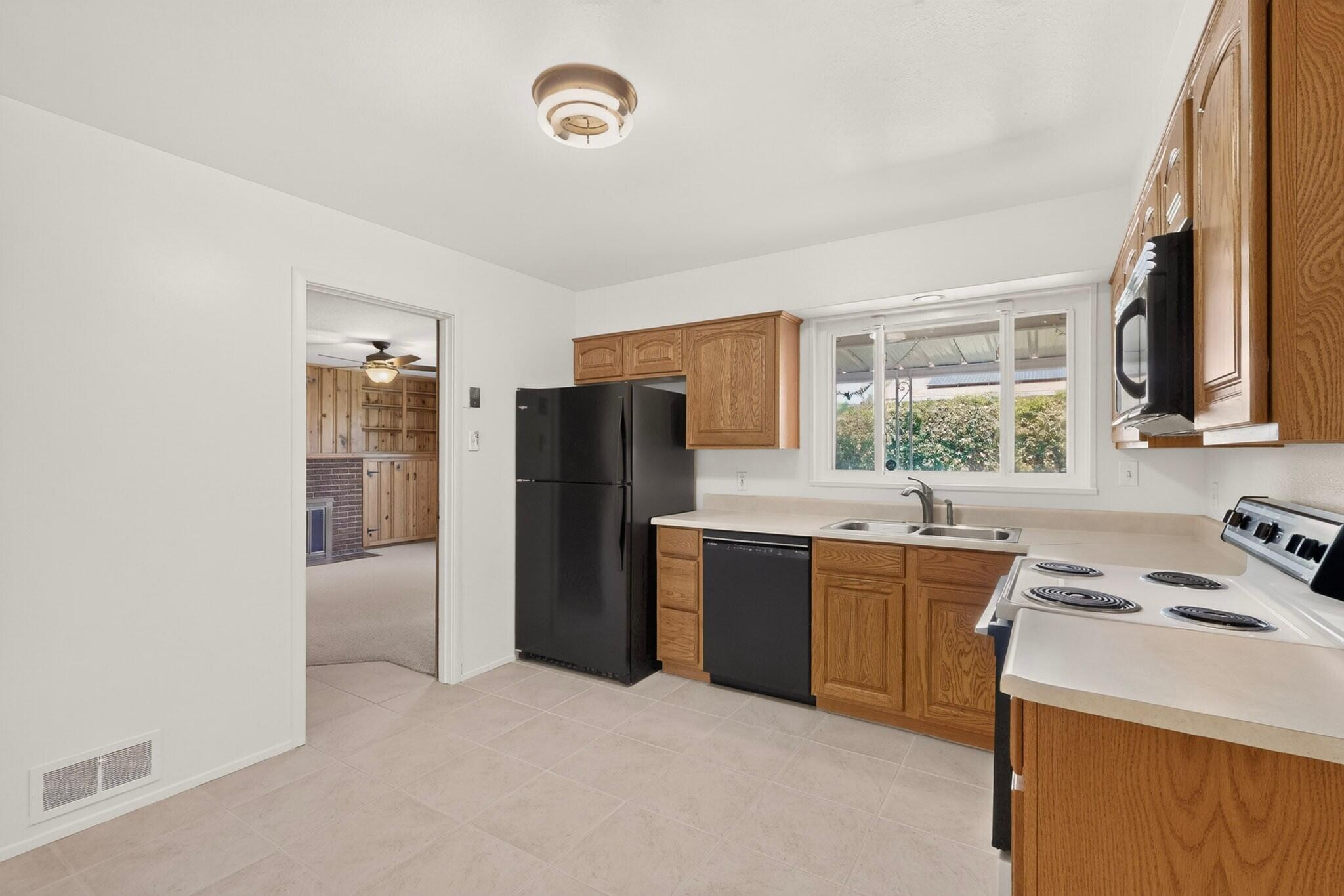 Photo 8 — 9535 Elvin Avenue NE