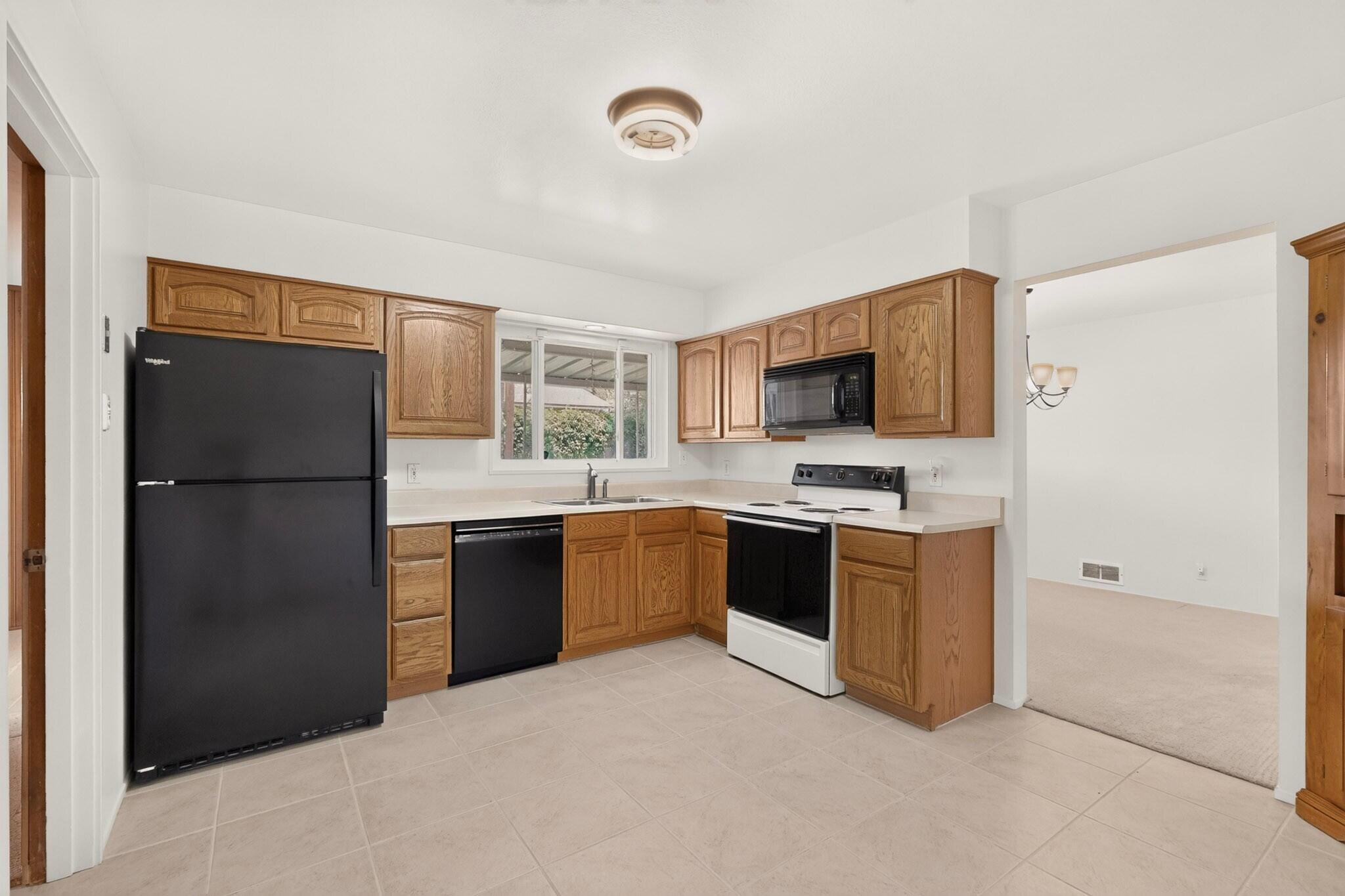 Photo 9 — 9535 Elvin Avenue NE