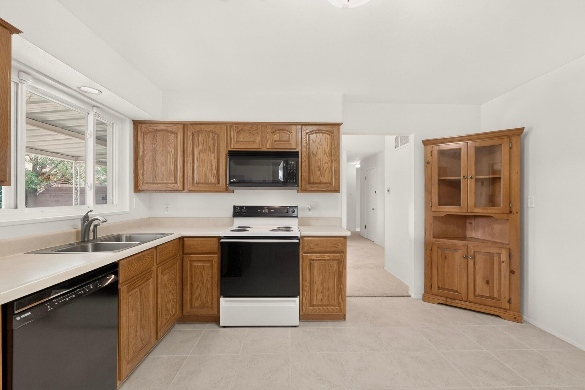 Photo 10 — 9535 Elvin Avenue NE