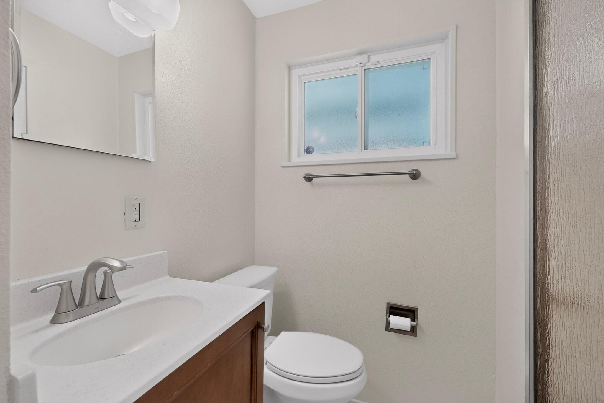Photo 14 — 9535 Elvin Avenue NE
