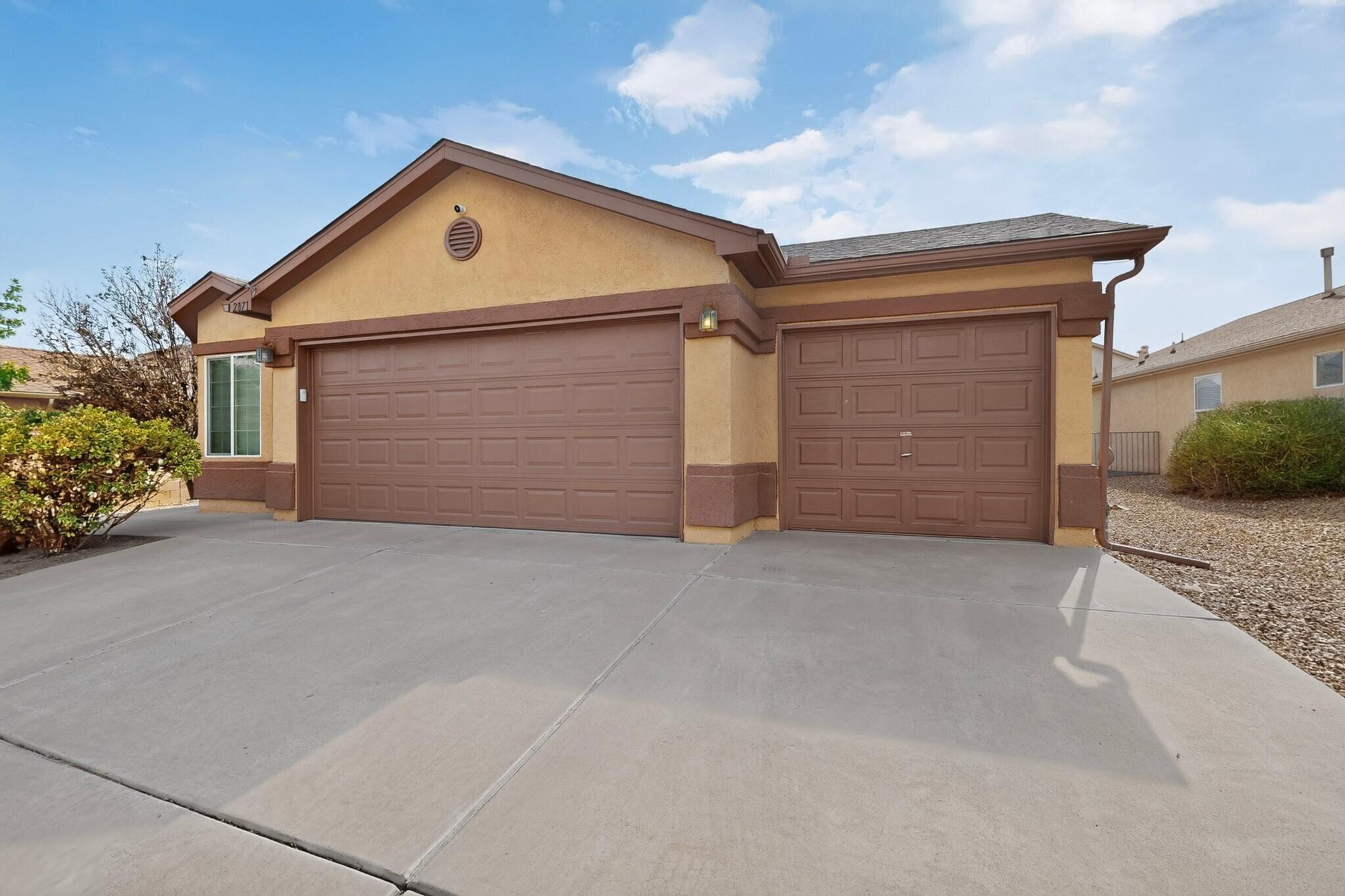 Photo 3 — 2871 Desert Sage Avenue SW