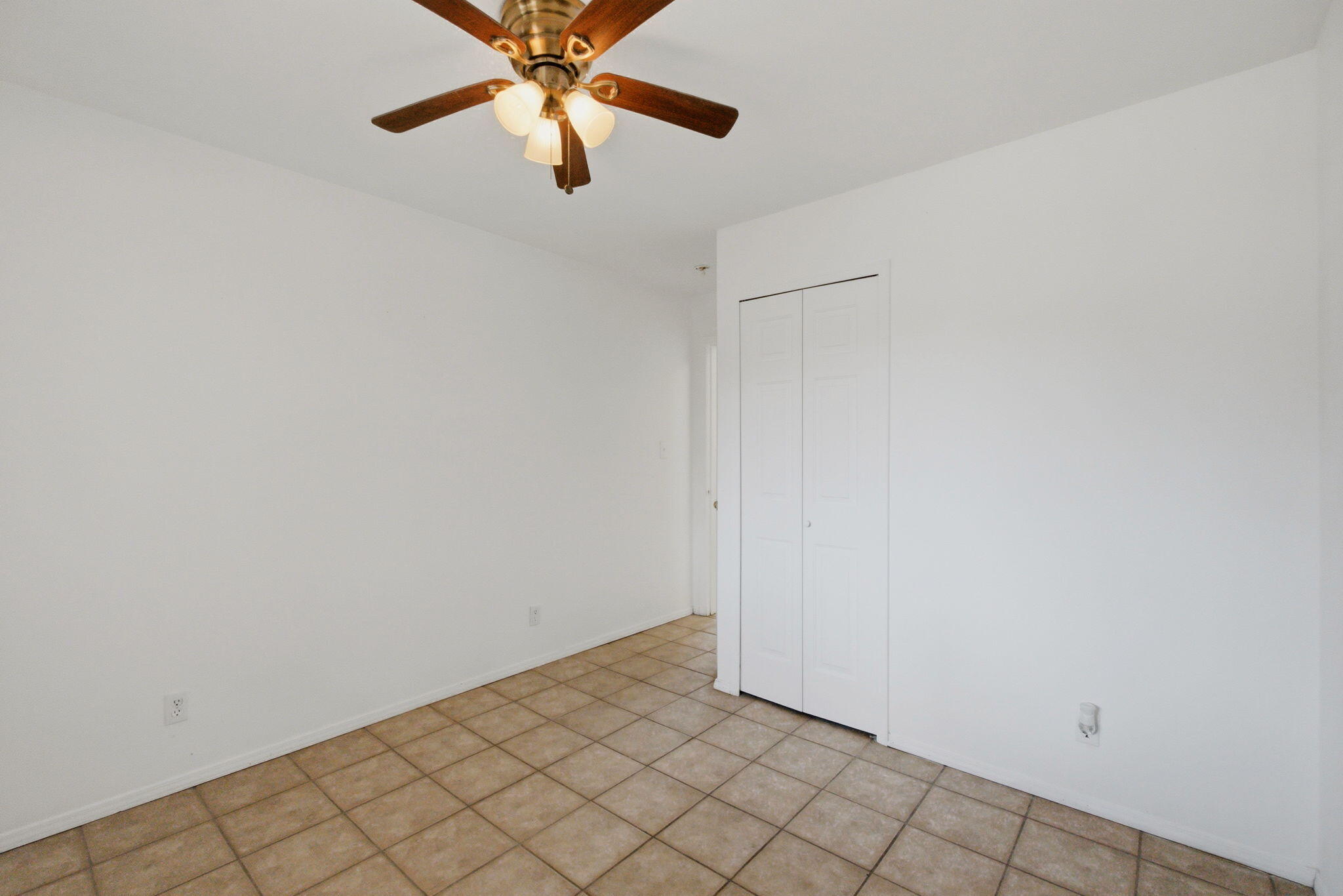 Photo 14 — 4017 Montreal Loop NE