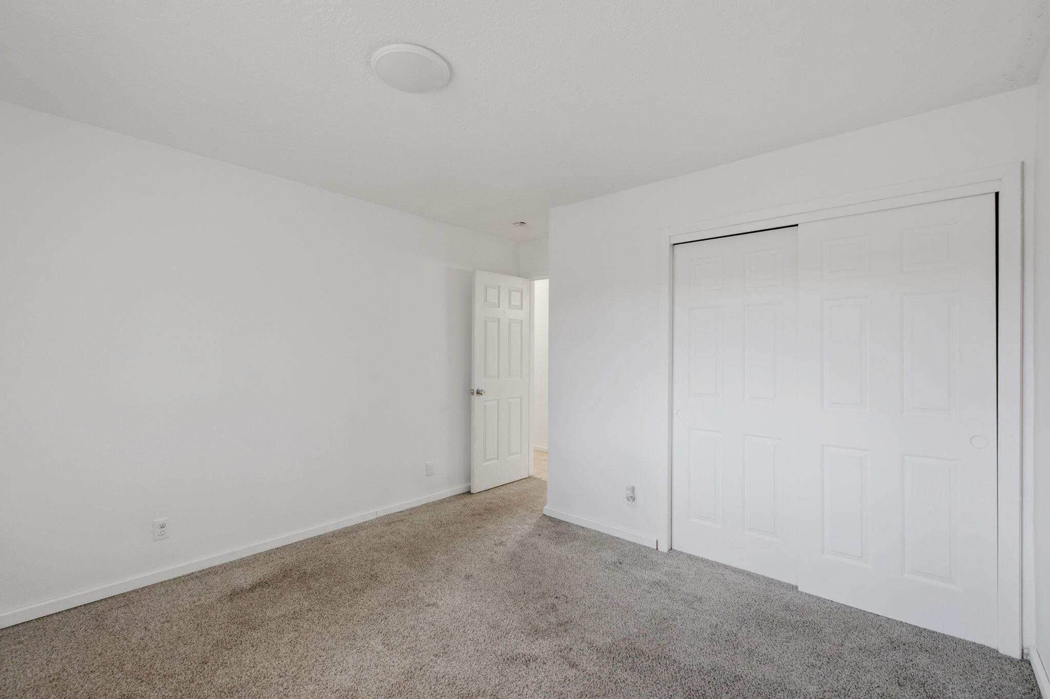 Photo 12 — 4017 Montreal Loop NE