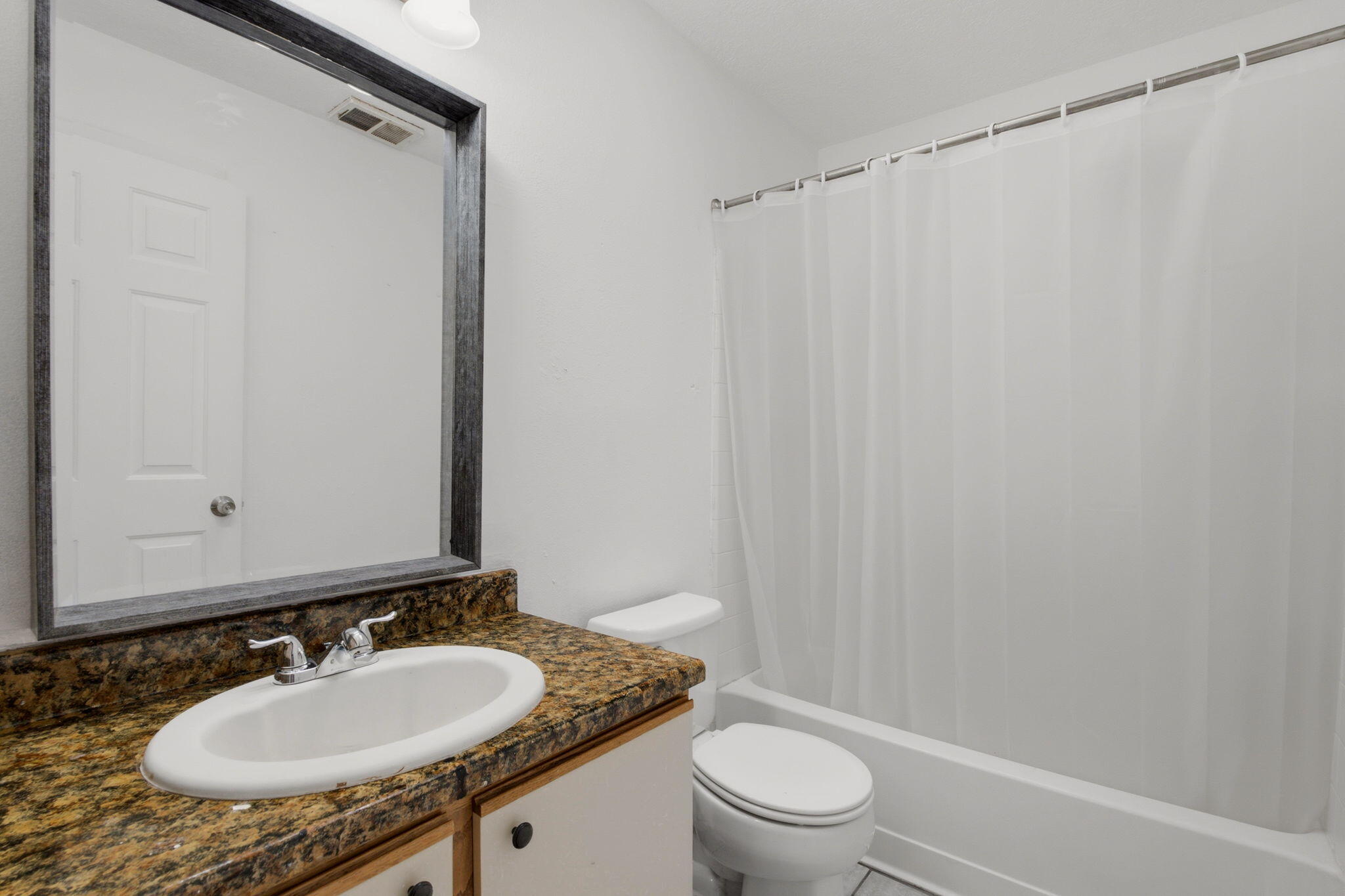 Photo 11 — 4017 Montreal Loop NE