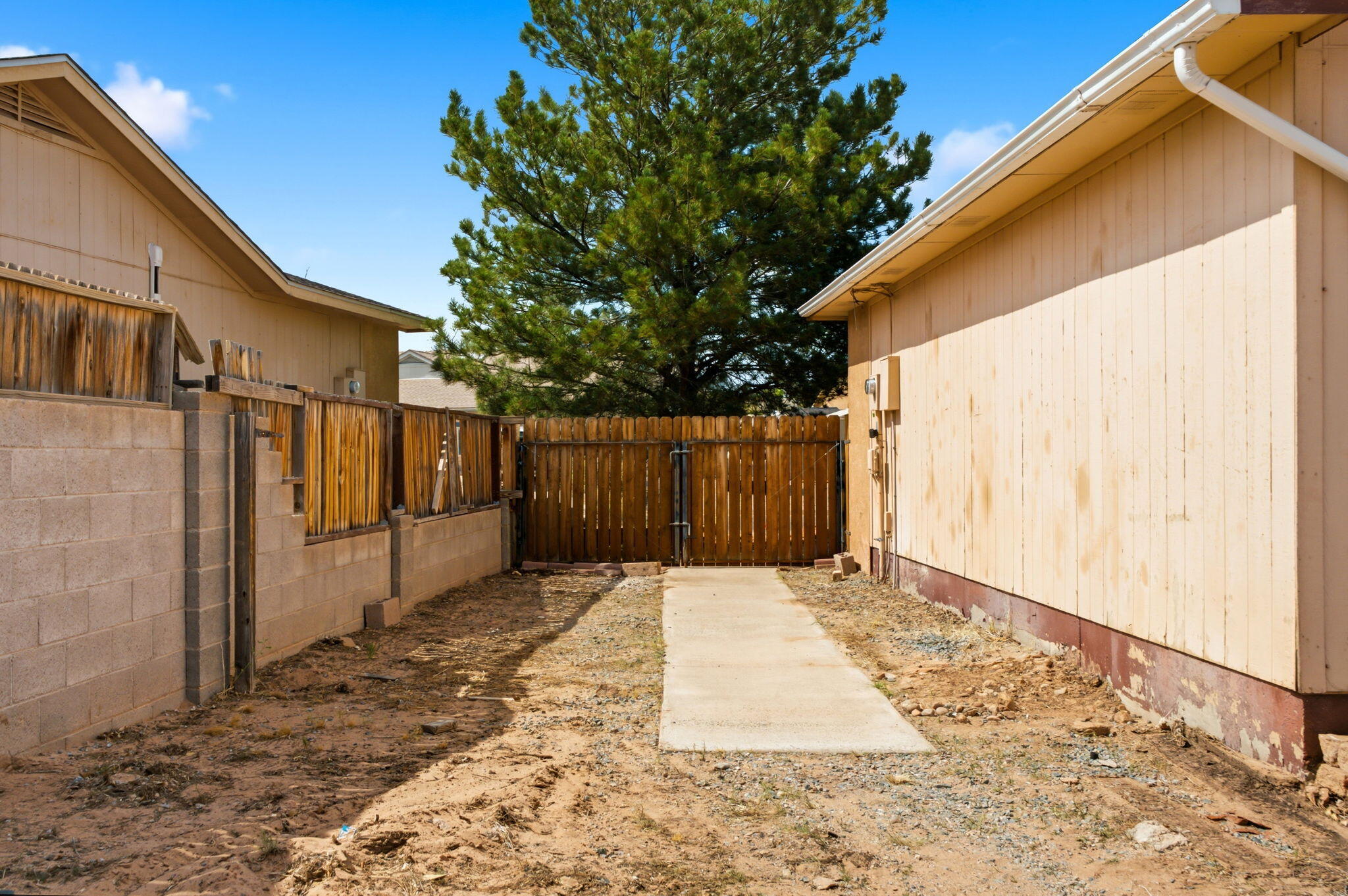 Photo 3 — 4017 Montreal Loop NE