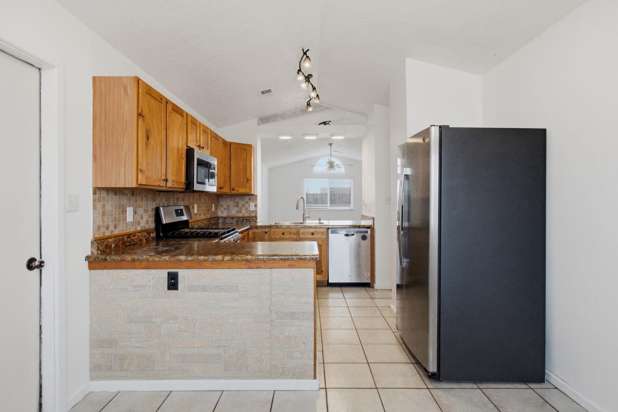 Photo 20 — 4017 Montreal Loop NE
