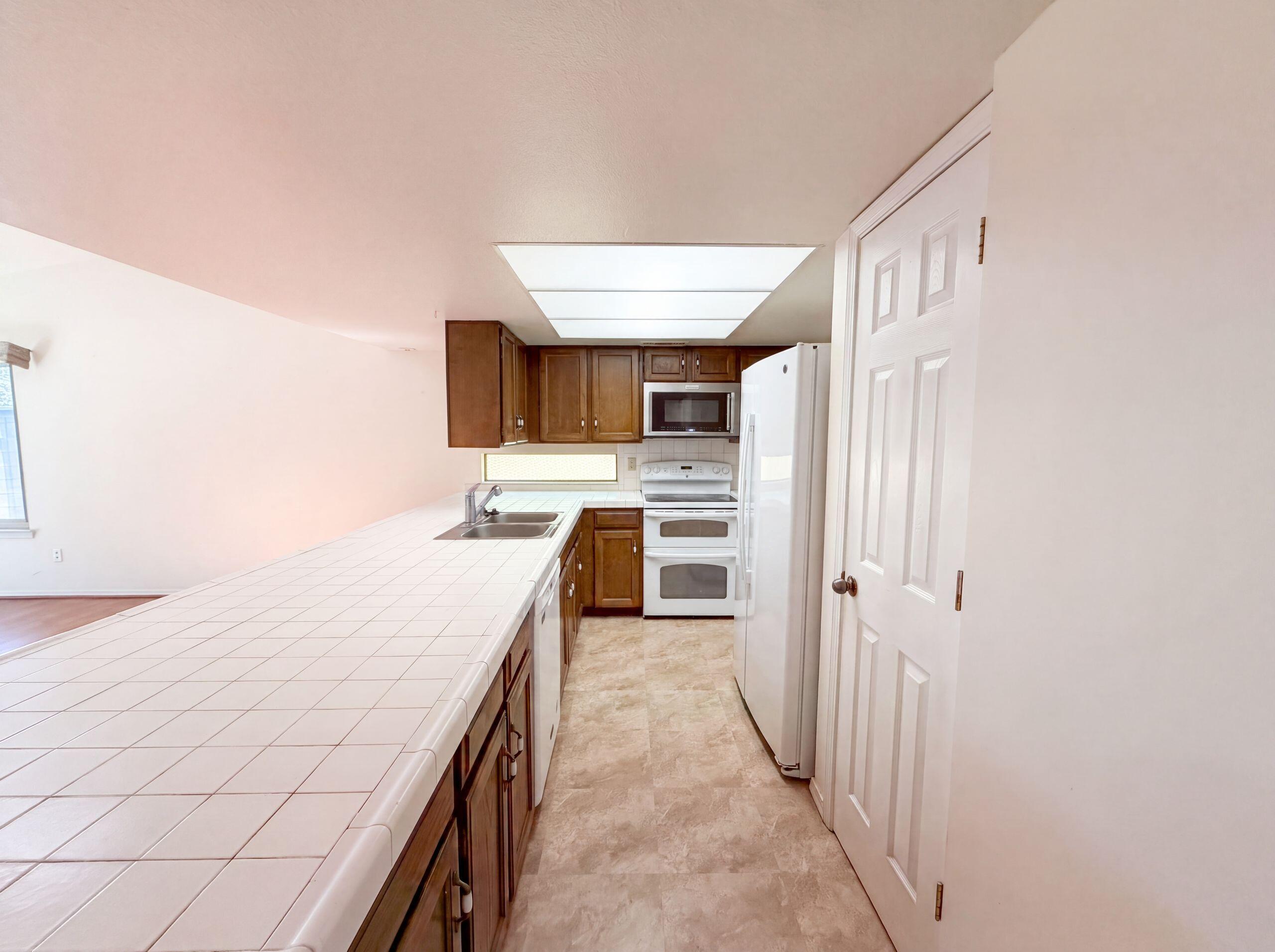 Photo 15 — 6908 Welton Drive NE