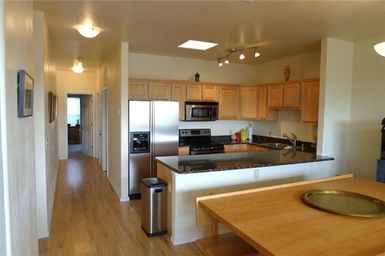 Photo 5 — 320 Adams Street SE