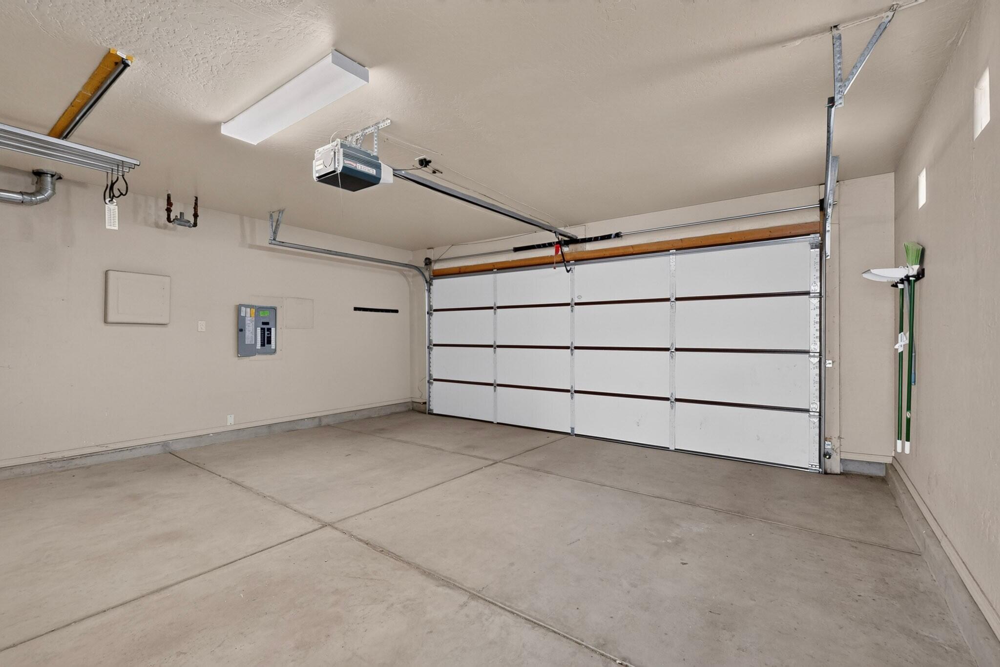 Photo 11 — 2104 San Venito Road NW