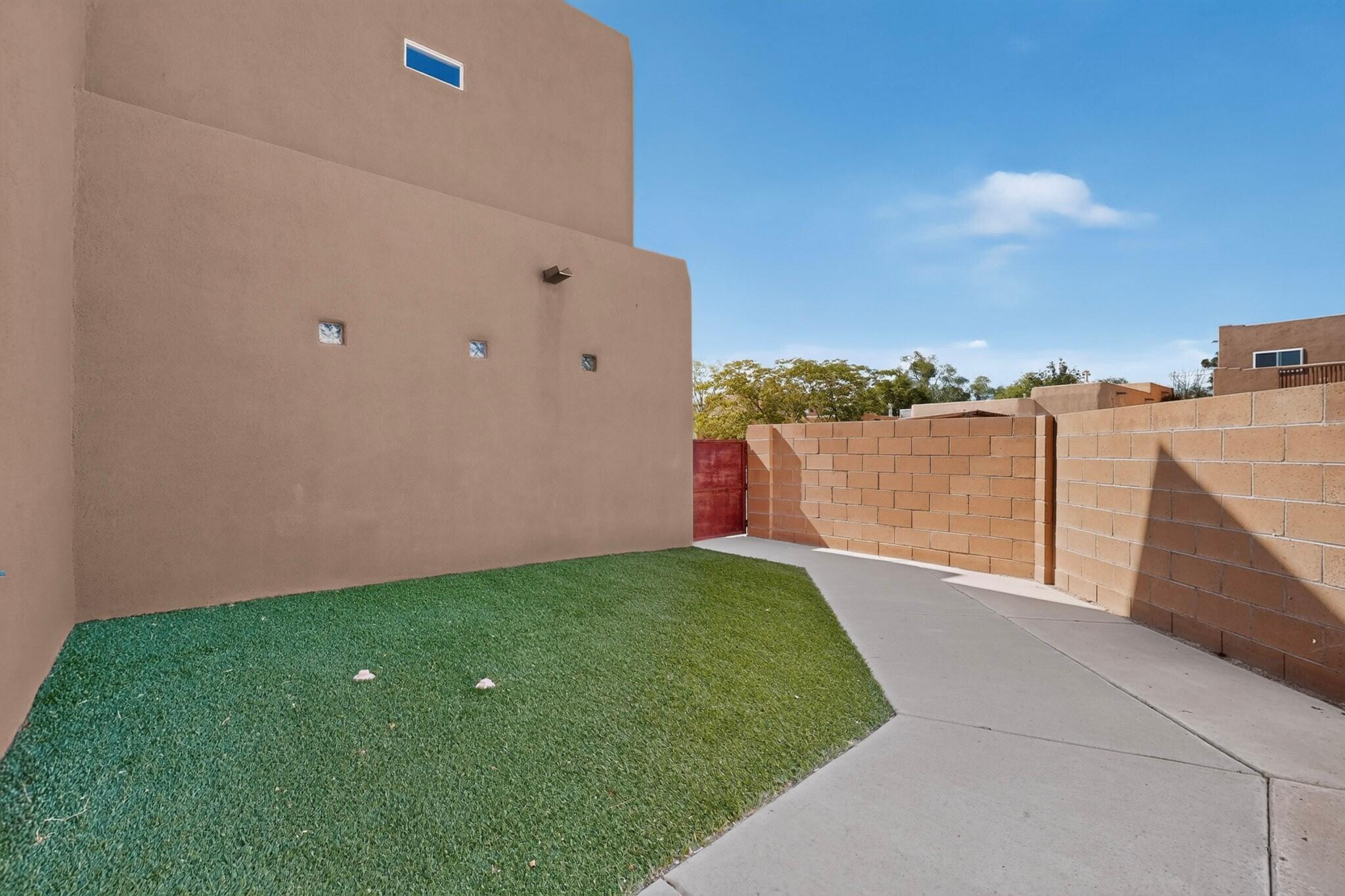 Photo 3 — 2104 San Venito Road NW