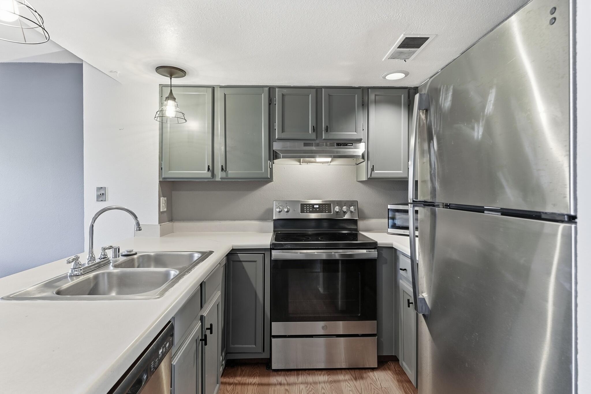 Photo 18 — 3301 Monroe Street NE UNIT G73
