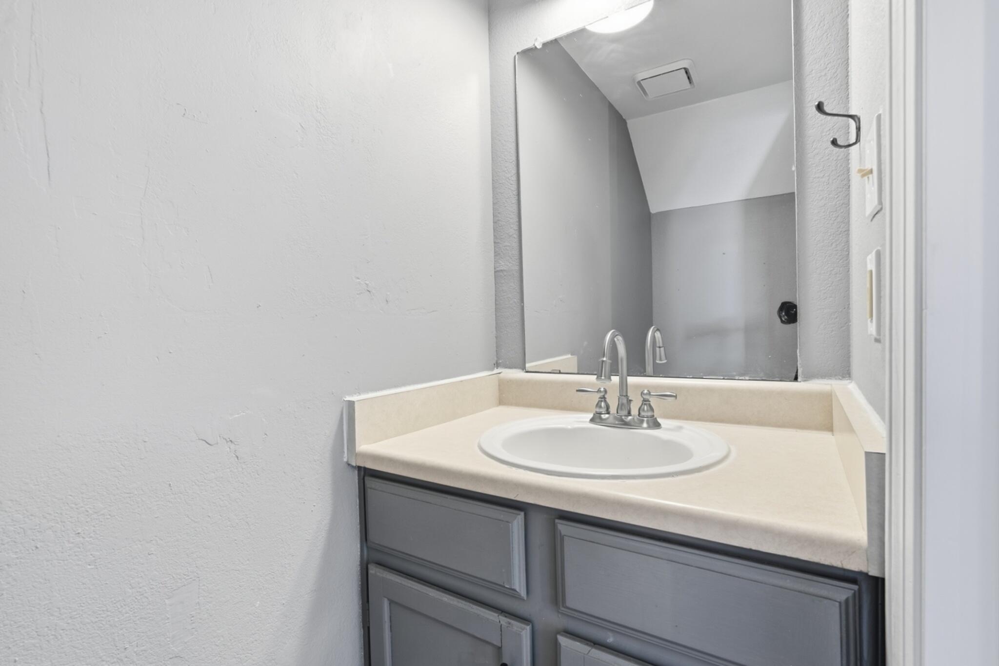 Photo 13 — 3301 Monroe Street NE UNIT G73