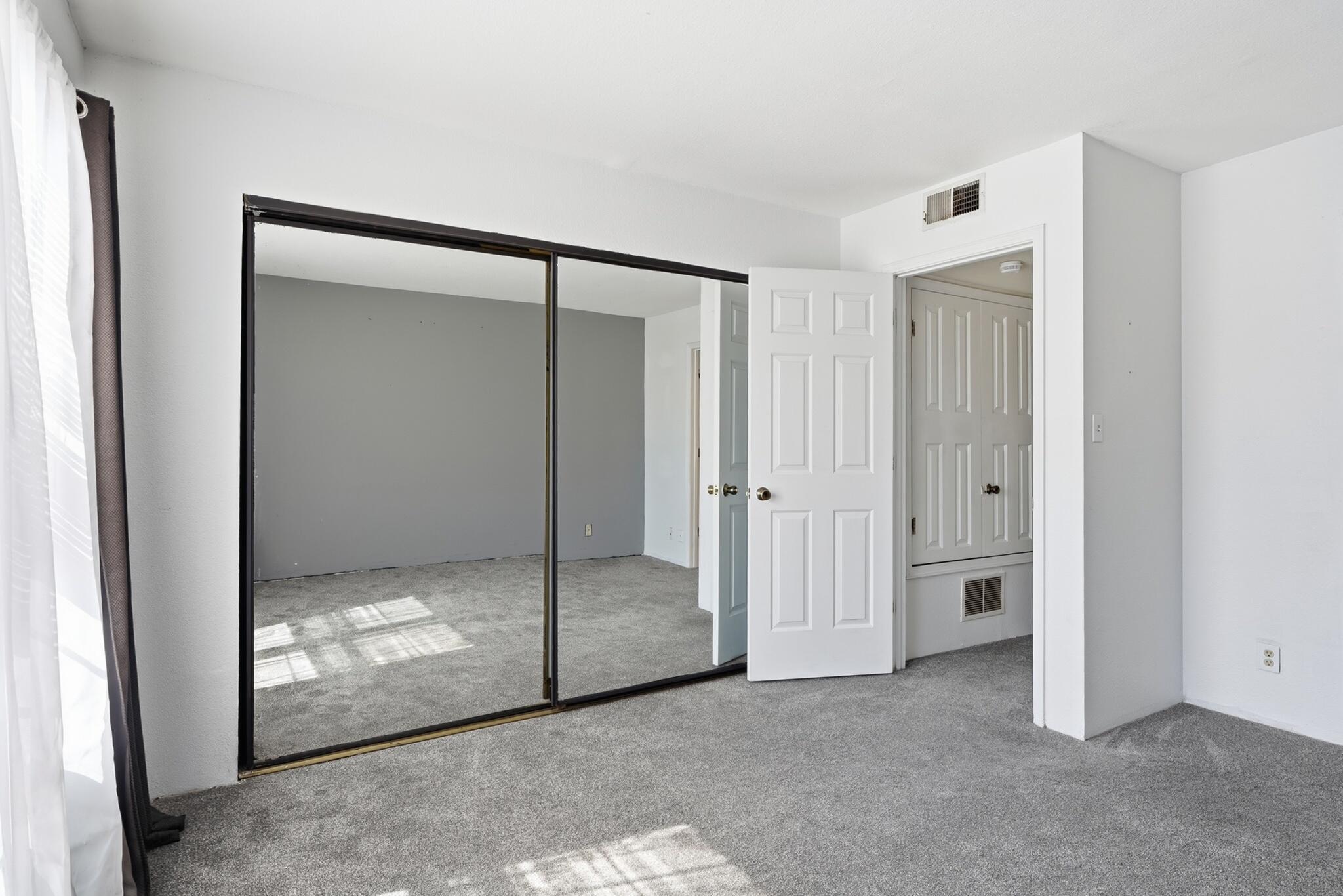 Photo 4 — 3301 Monroe Street NE UNIT G73