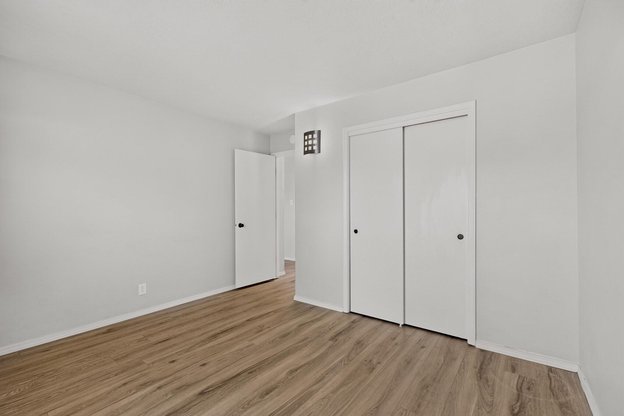 Photo 18 — 5352 Thomas Place NE