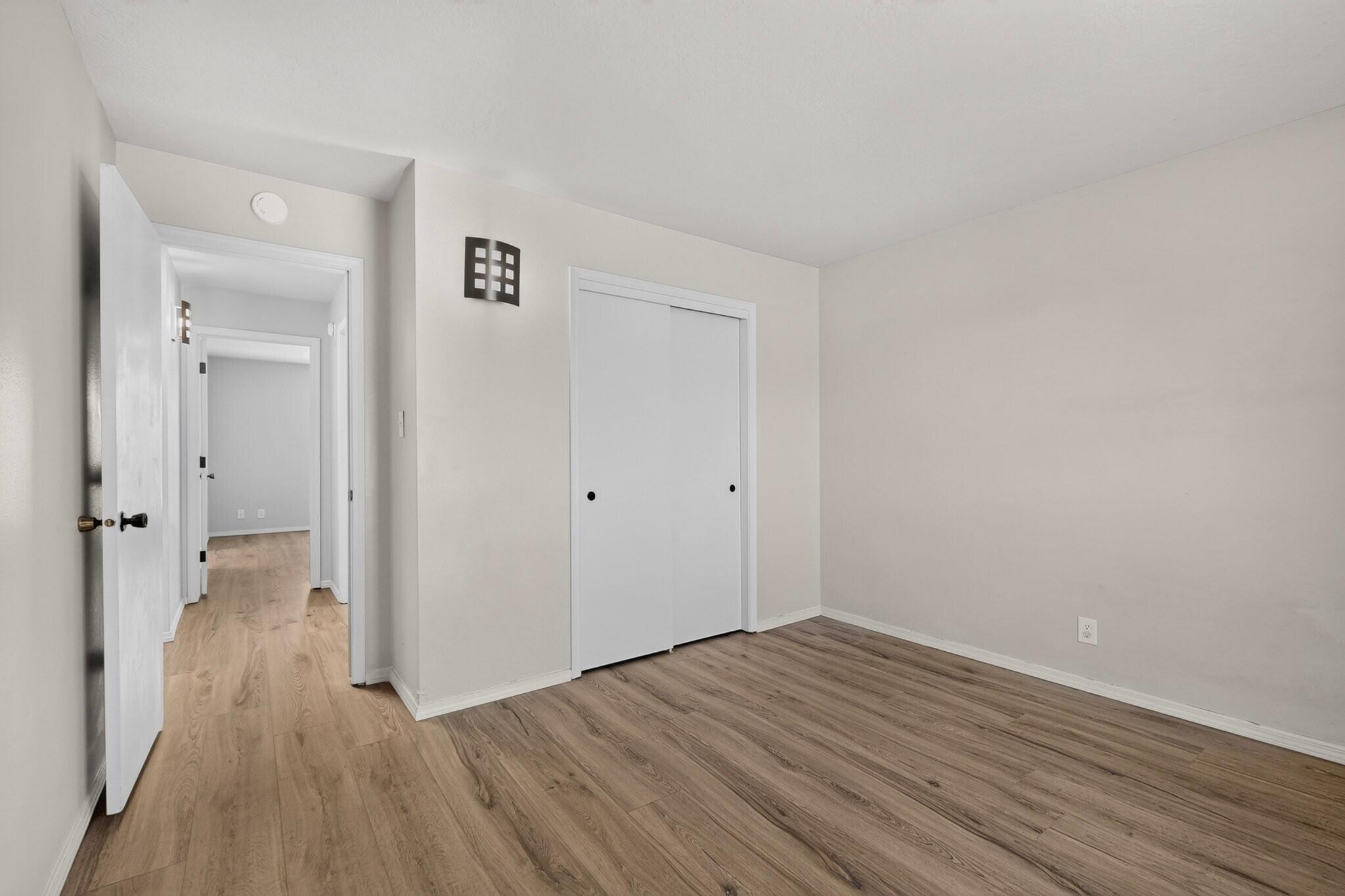 Photo 17 — 5352 Thomas Place NE
