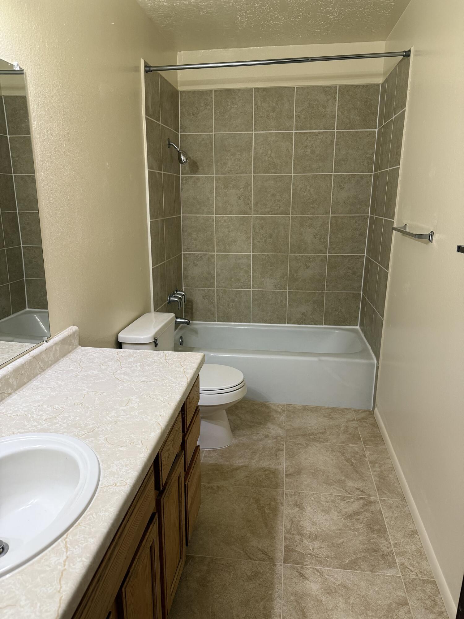 Photo 2 — 3101 Pennsylvania Street NE 8