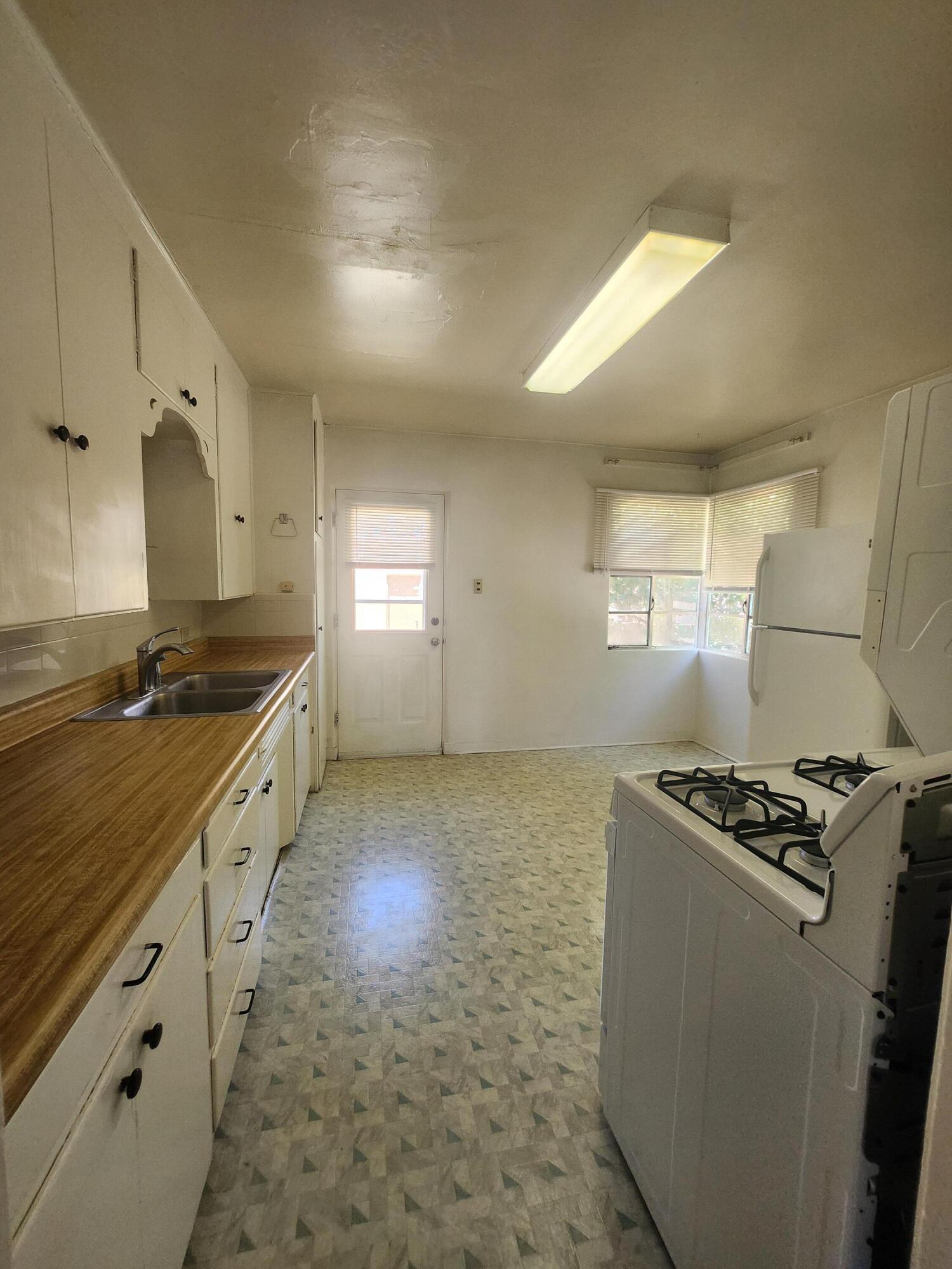 Photo 8 — 4019 Roma Avenue NE