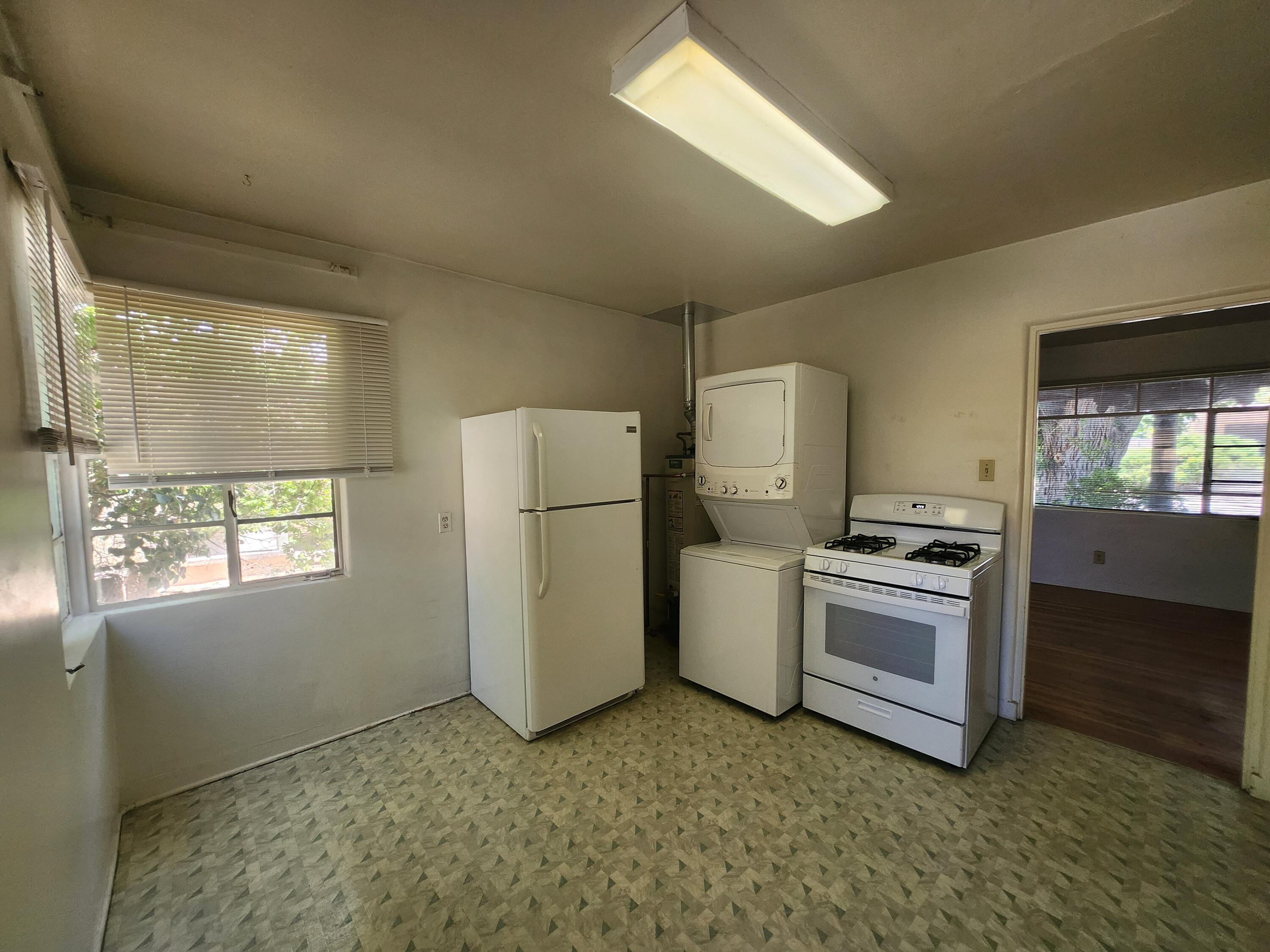 Photo 6 — 4019 Roma Avenue NE