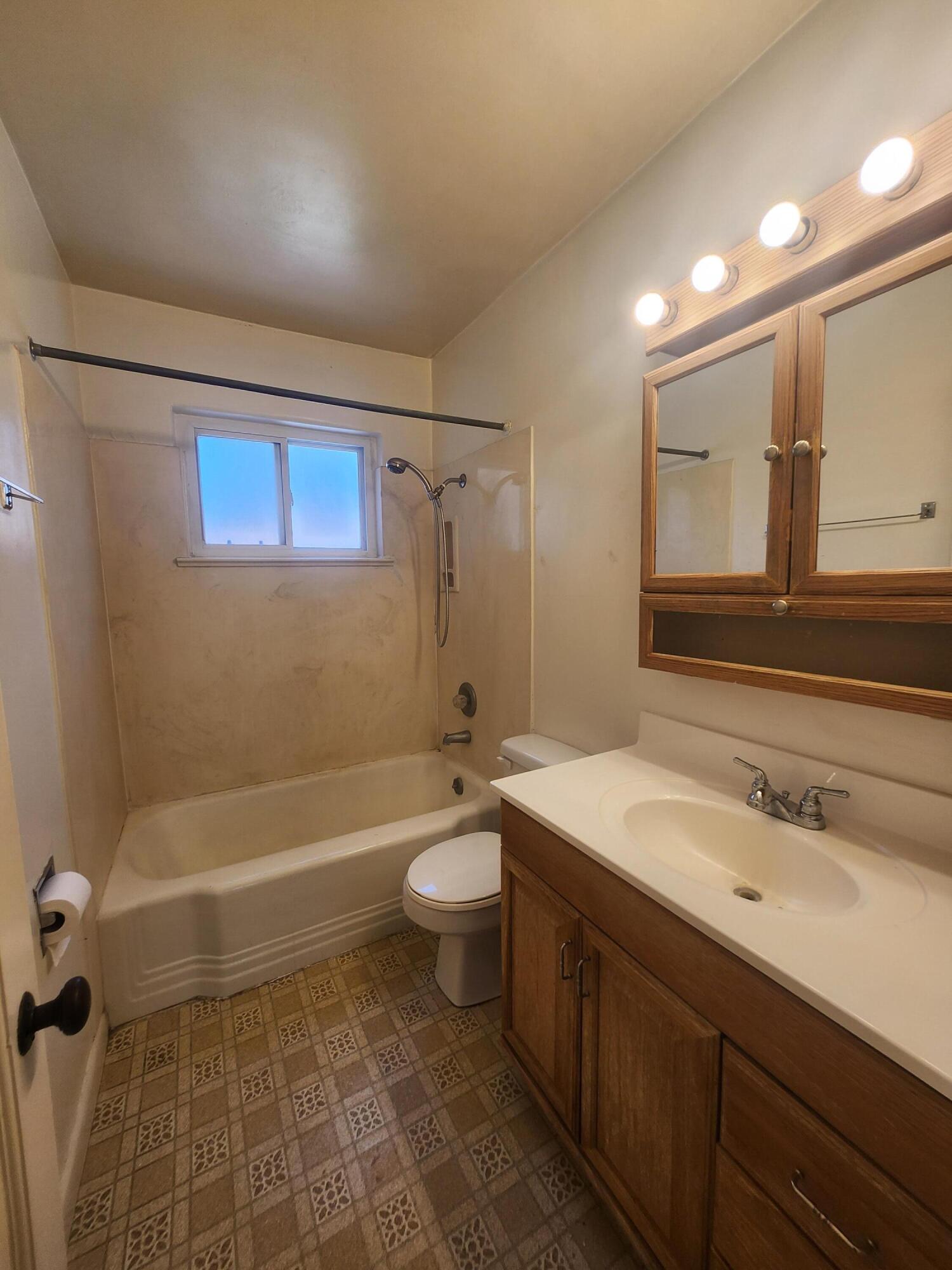 Photo 5 — 4019 Roma Avenue NE