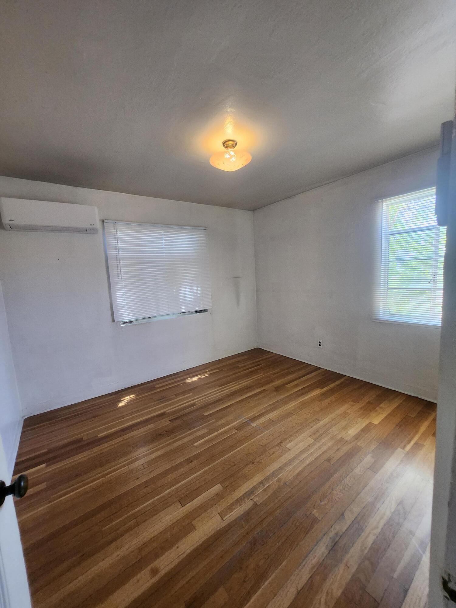 Photo 4 — 4019 Roma Avenue NE