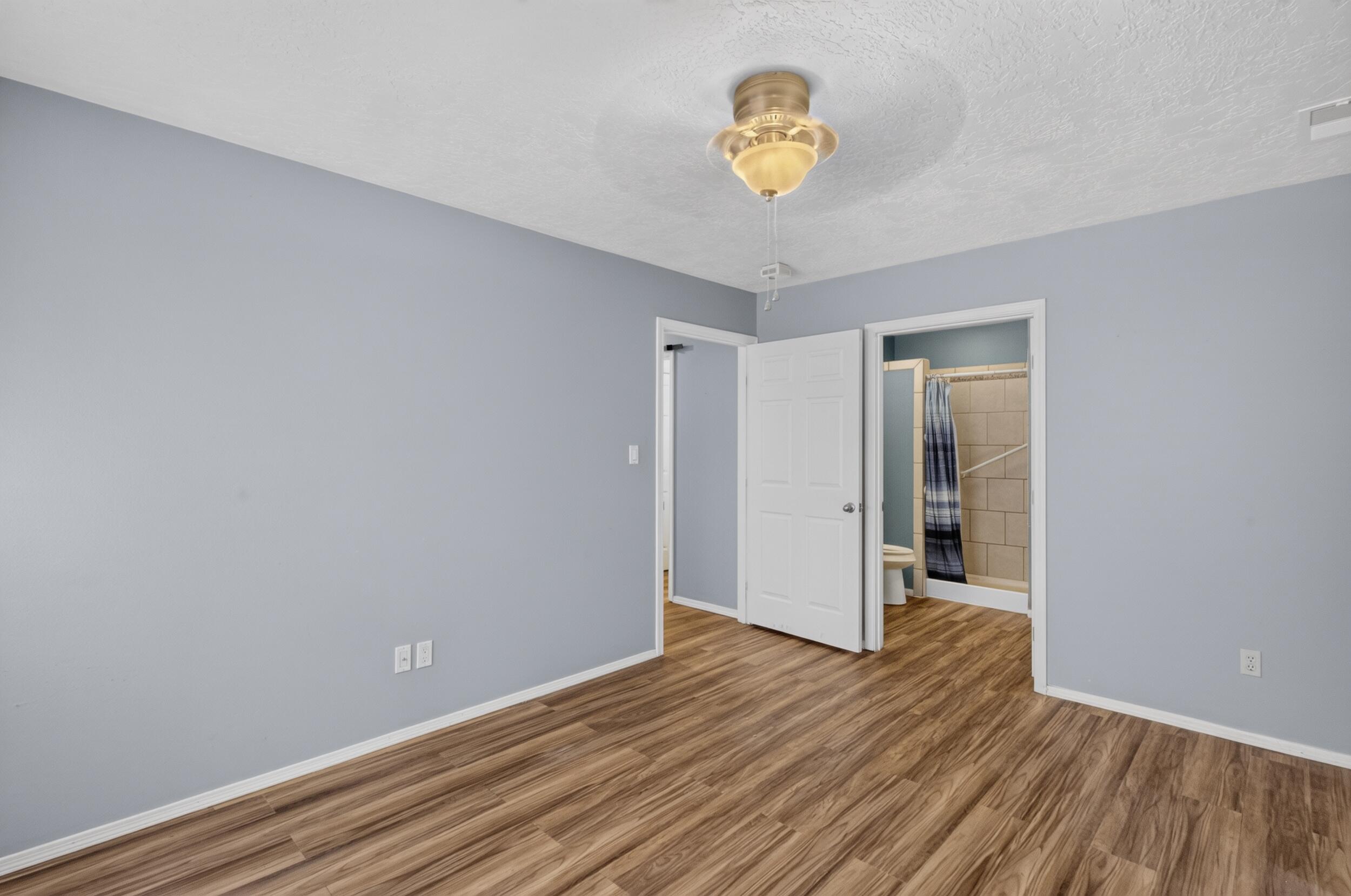 Photo 8 — 612 Hood Road SE