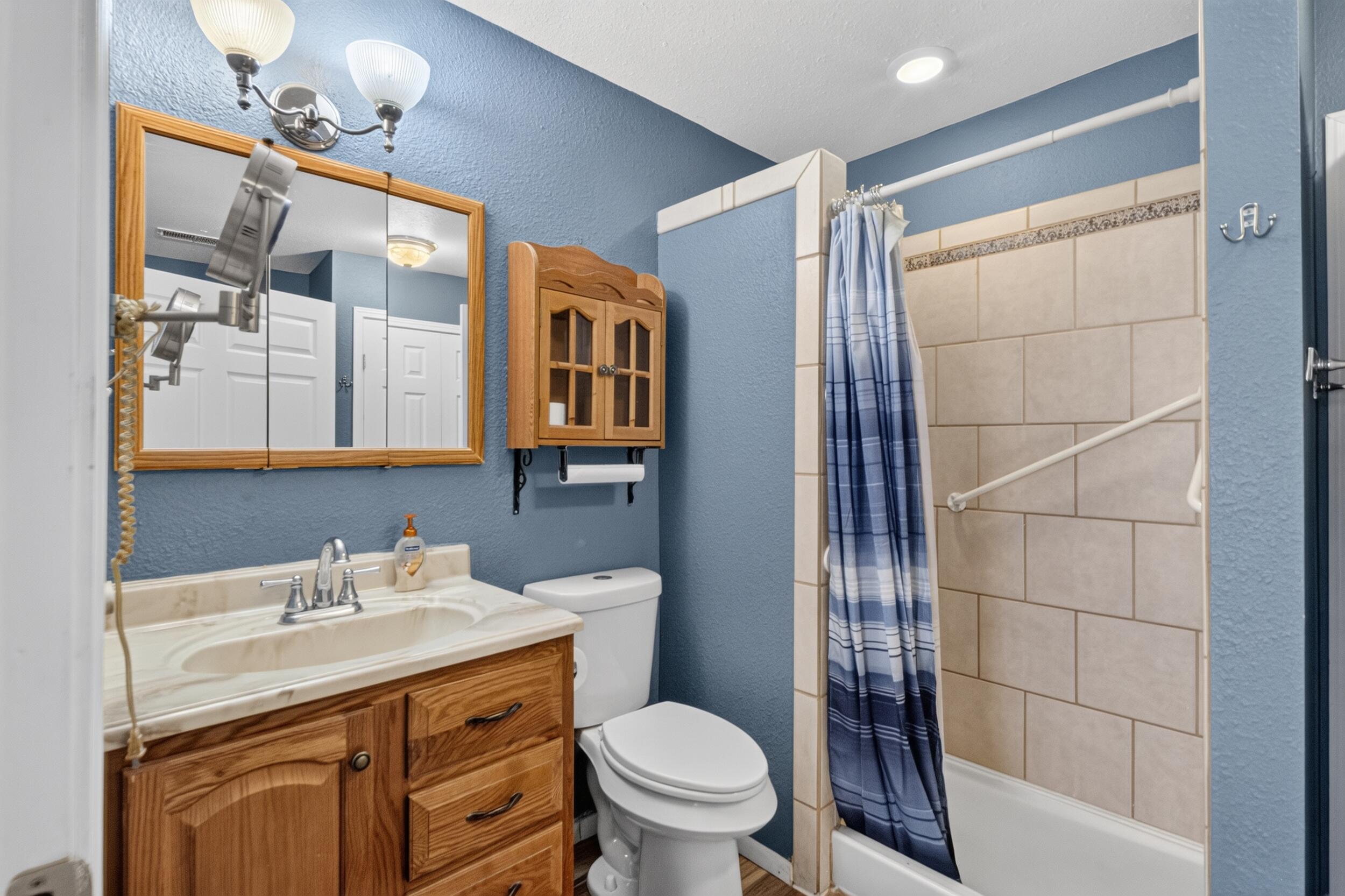 Photo 7 — 612 Hood Road SE