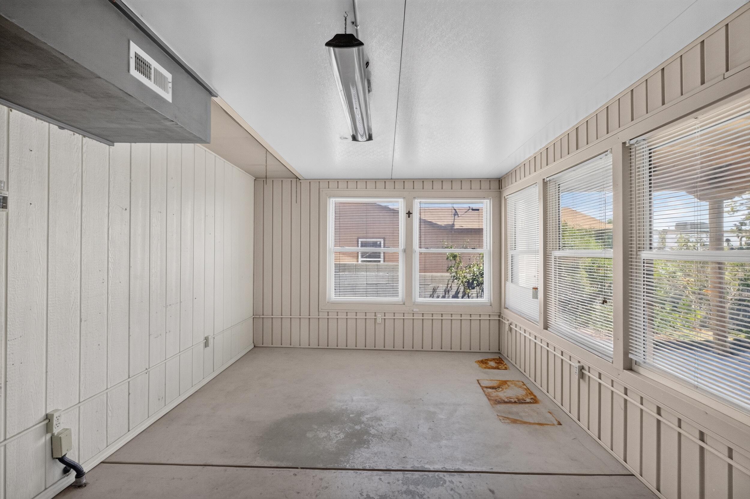 Photo 5 — 612 Hood Road SE
