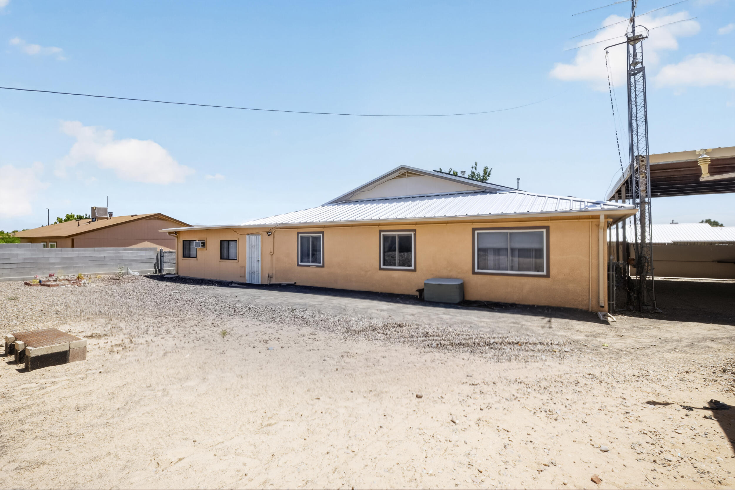Photo 3 — 612 Hood Road SE