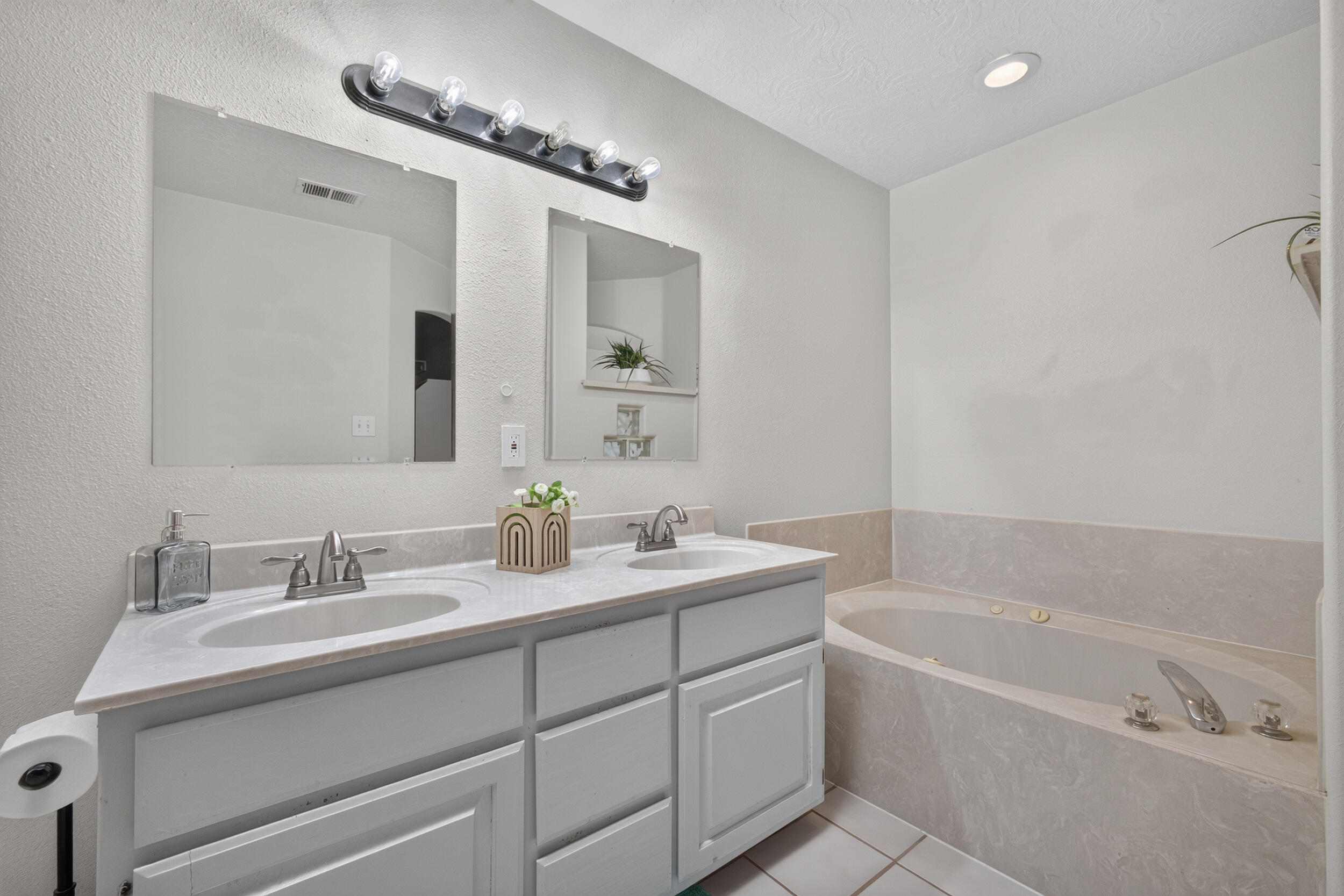 Photo 19 — 817 Frederico Boulevard