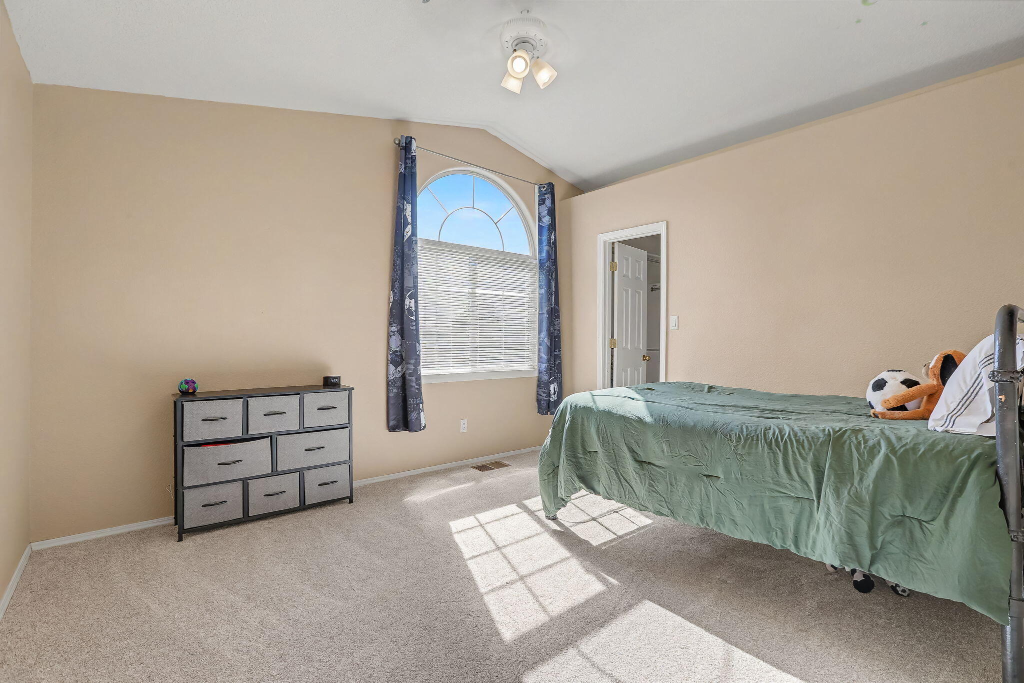 Photo 9 — 10232 Ventana Hills Road NW