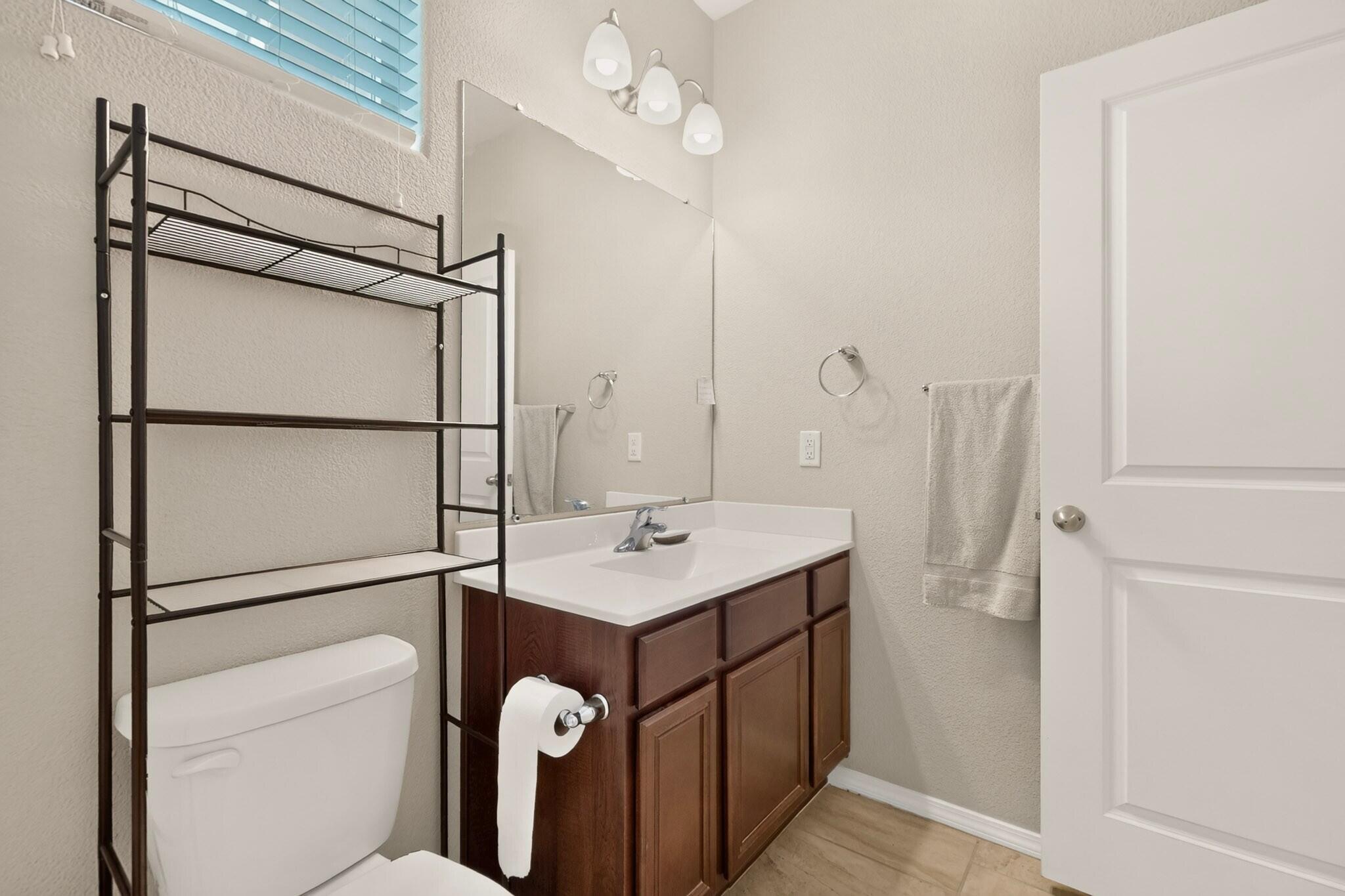 Photo 12 — 1143 Grace Street NE
