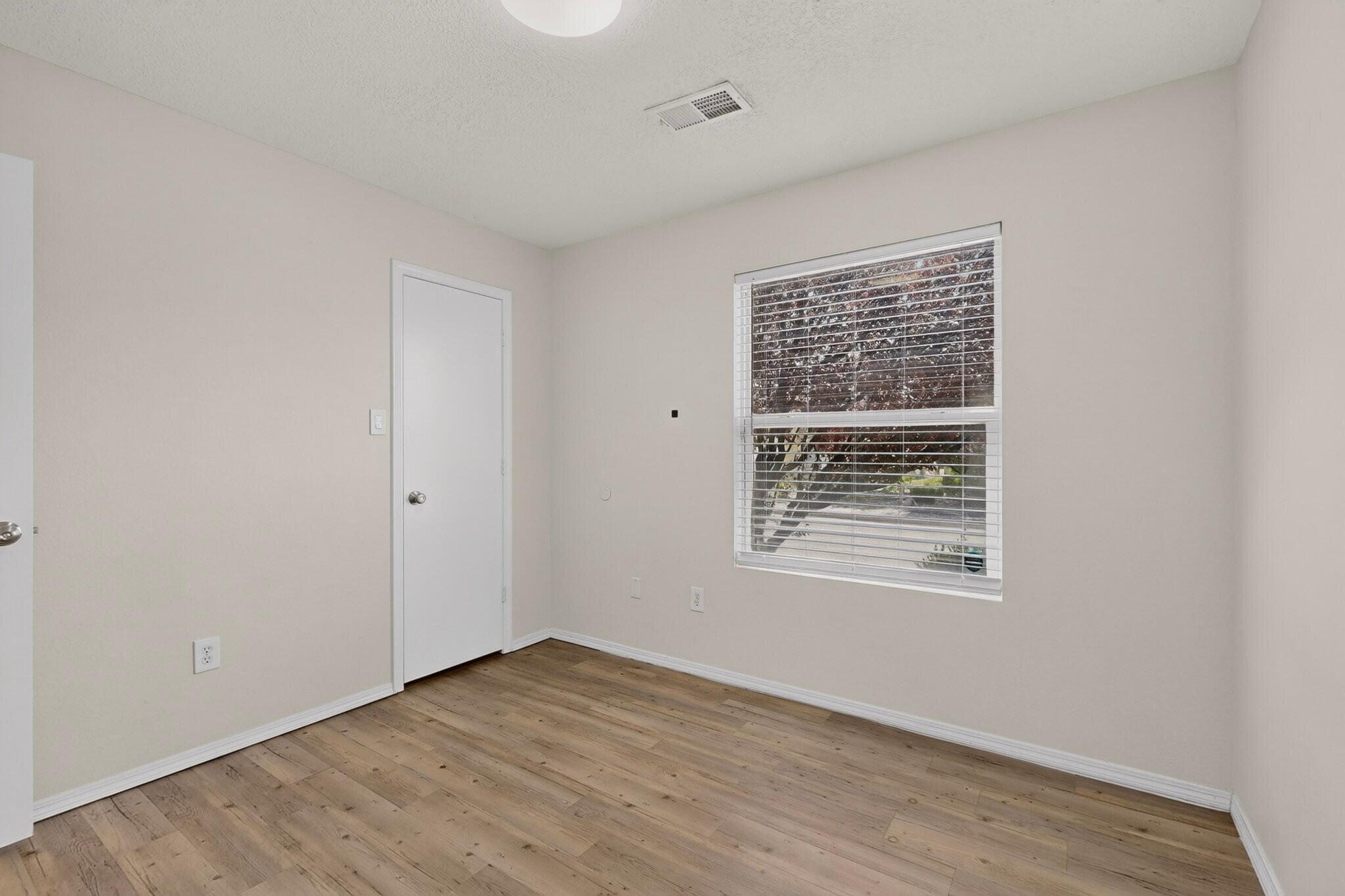 Photo 19 — 535 De Soto Street SE