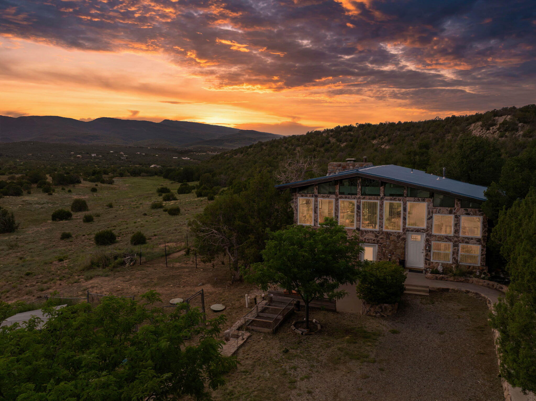 92 Valle Hermosa Road, Sandia Park, NM 87047