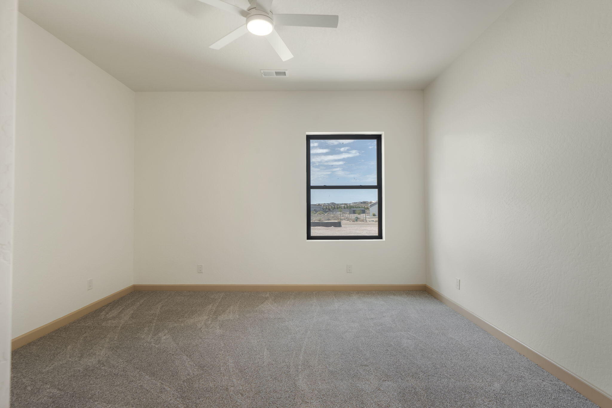 Photo 6 — 908 Huron Road SE