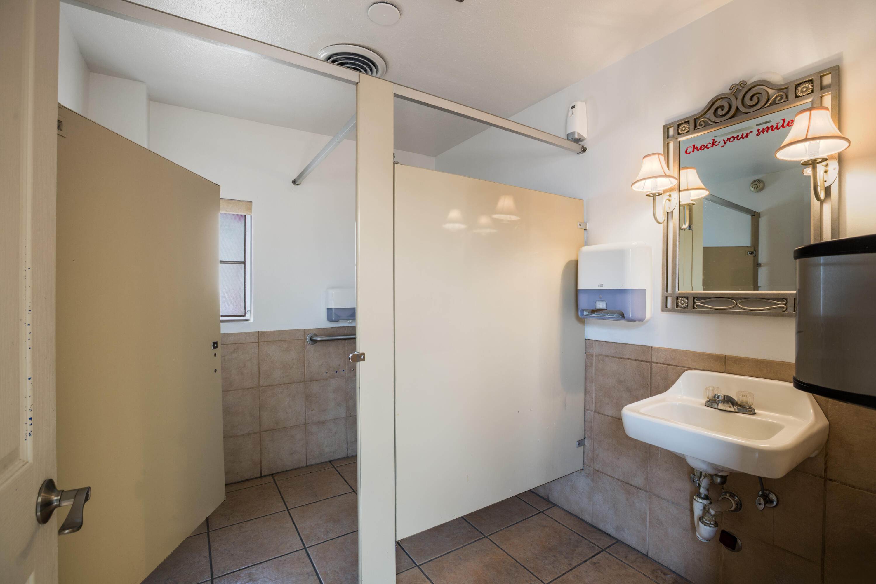 Photo 20 — 7800 Lomas Boulevard NE