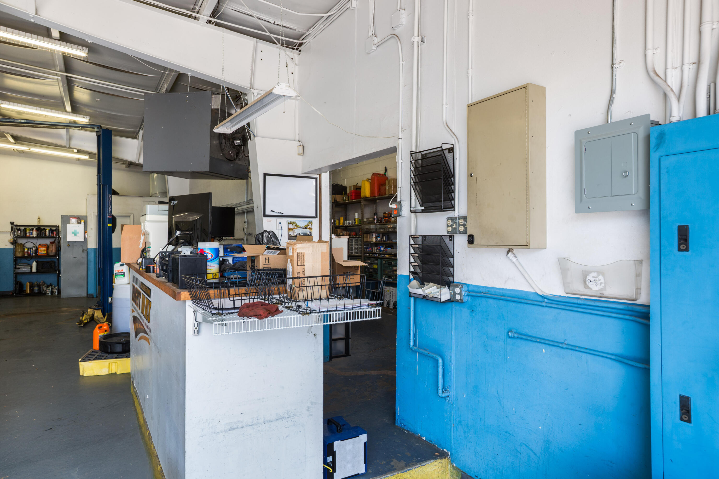 Photo 17 — 7800 Lomas Boulevard NE