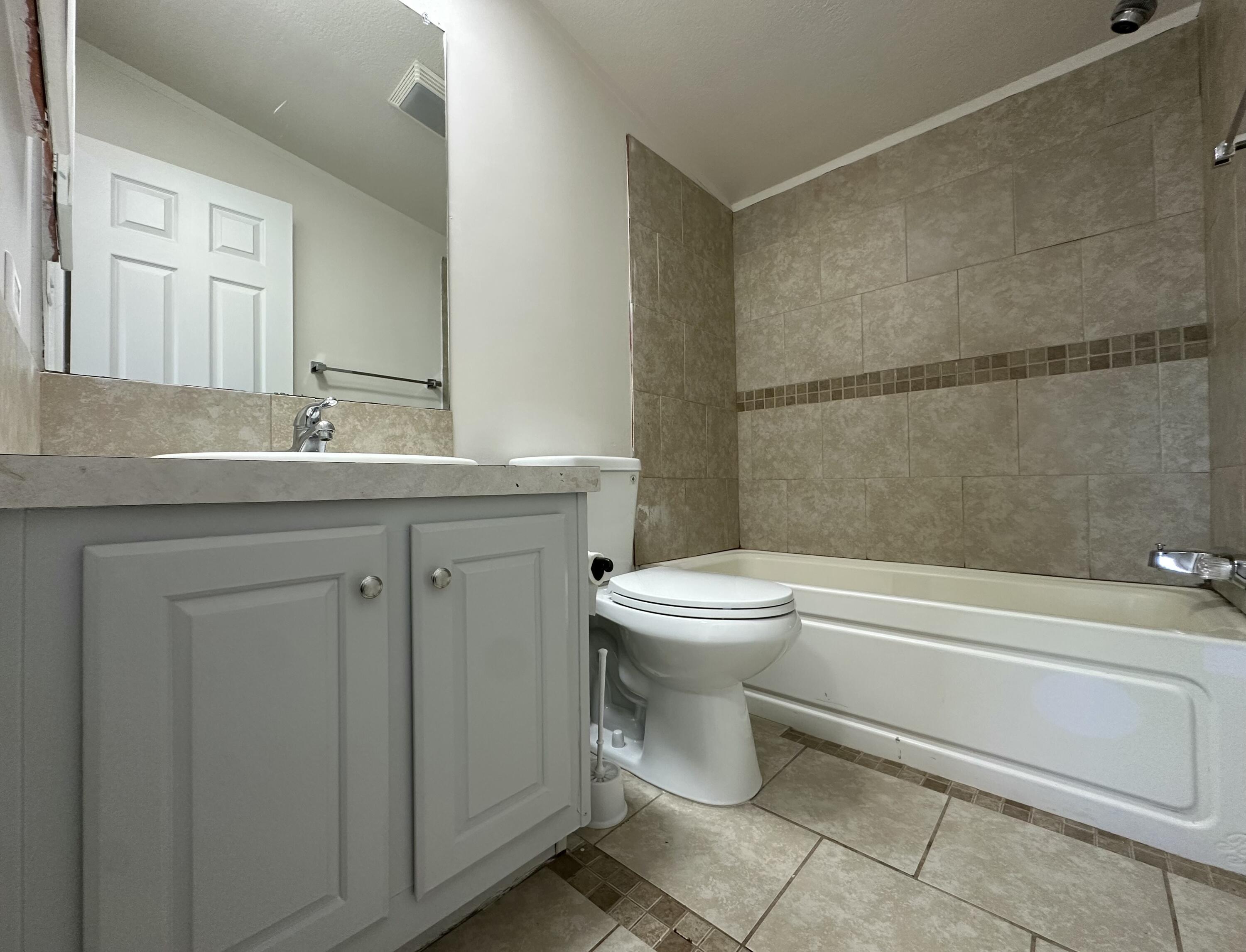 Photo 18 — 1006 26th Street SW