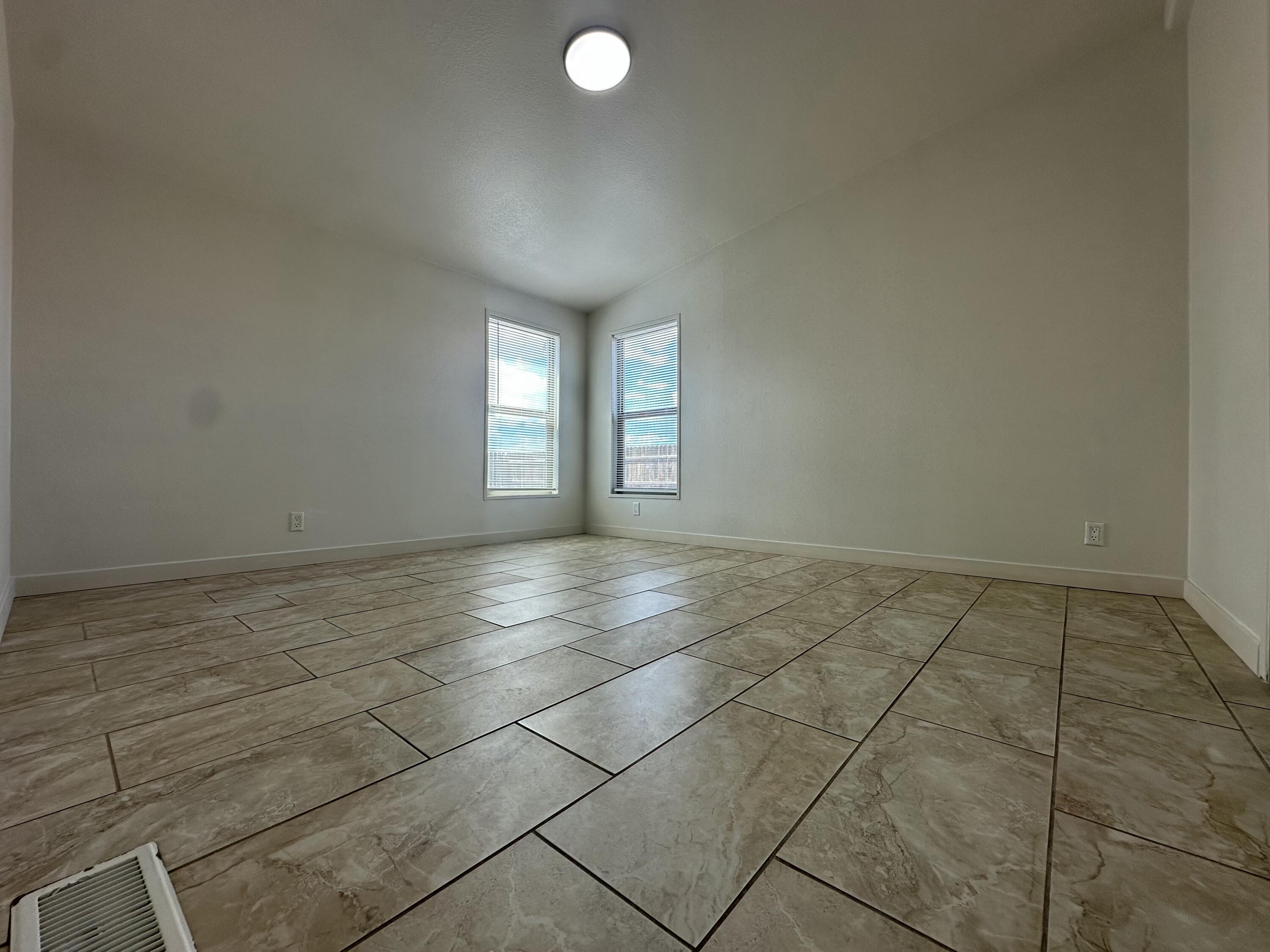 Photo 16 — 1006 26th Street SW