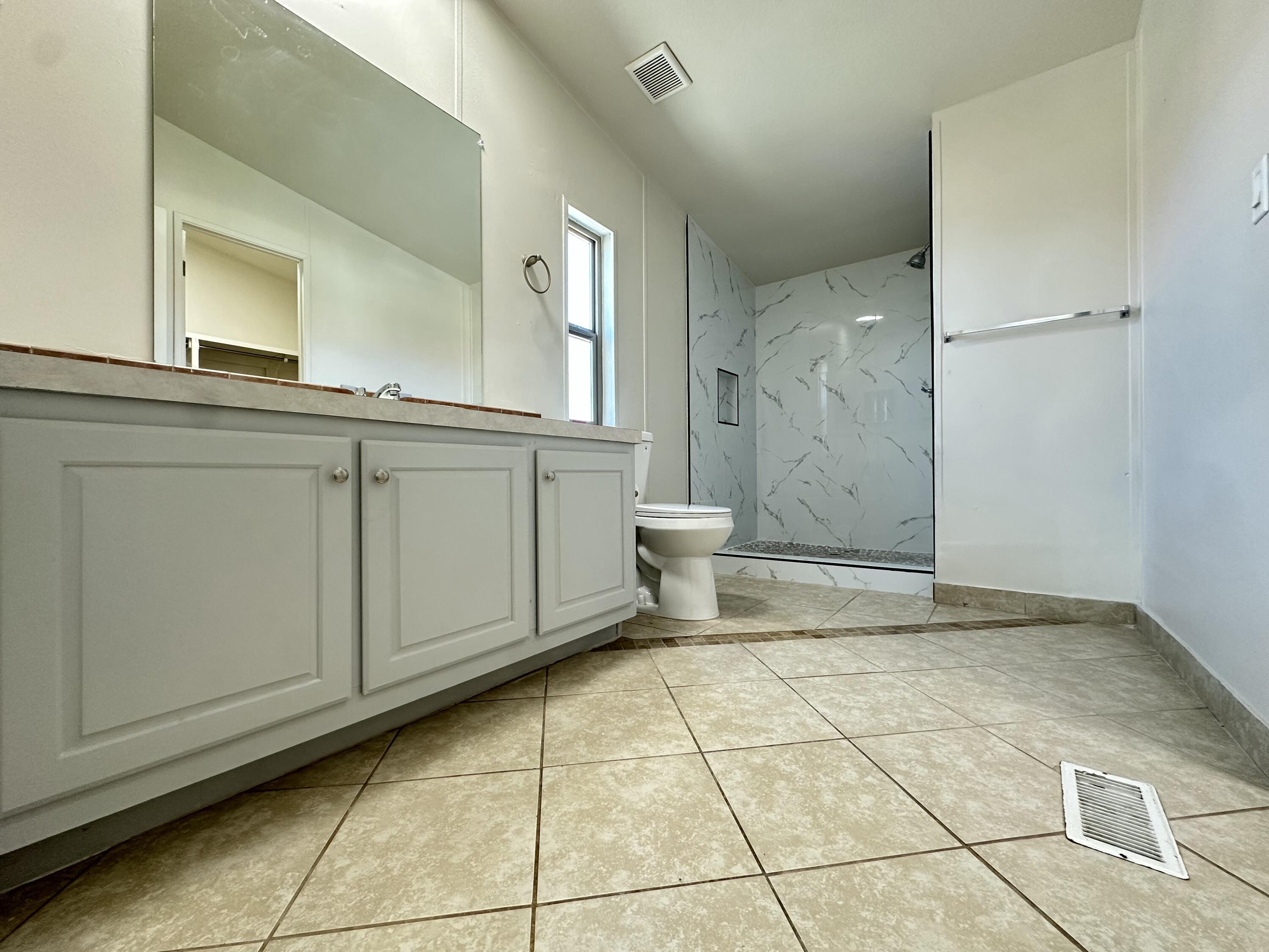 Photo 14 — 1006 26th Street SW