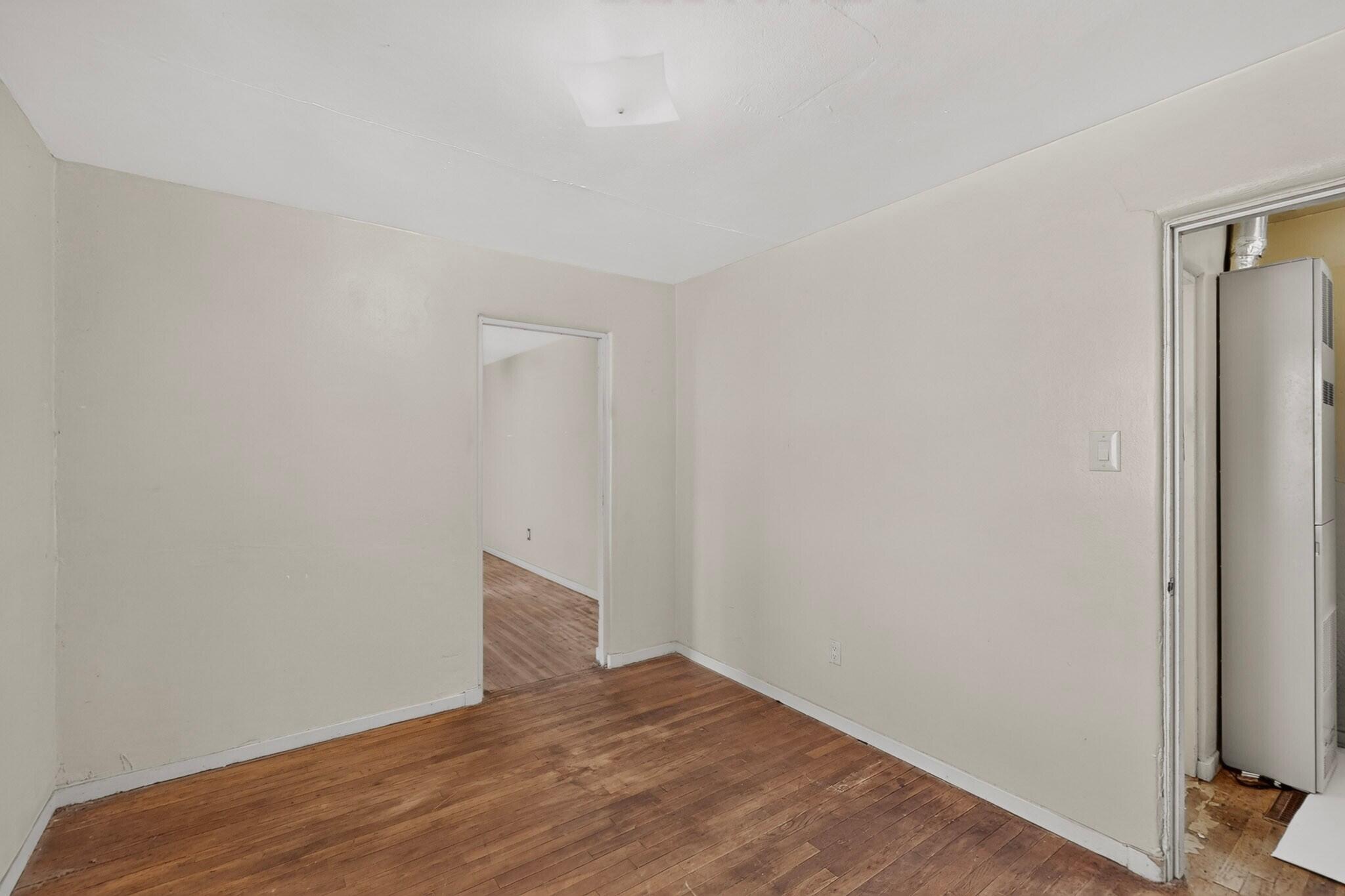 Photo 19 — 855 Delamar Avenue NW