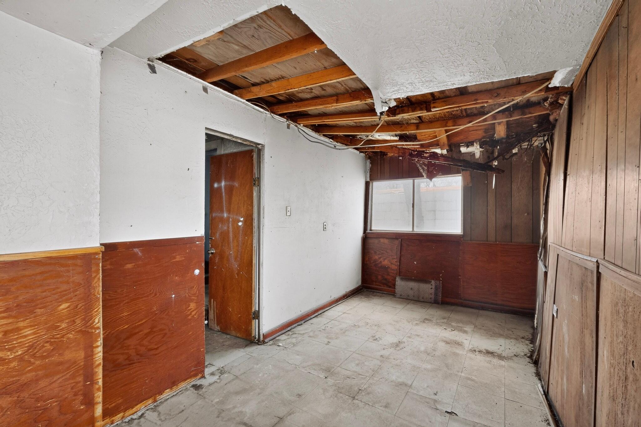 Photo 17 — 855 Delamar Avenue NW
