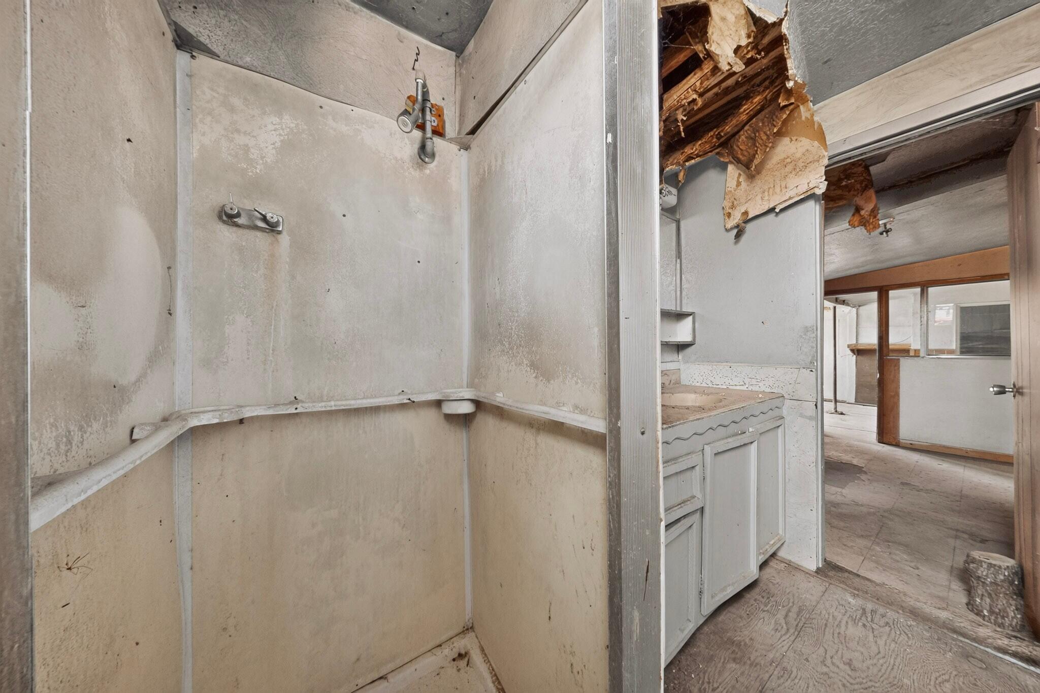 Photo 12 — 855 Delamar Avenue NW
