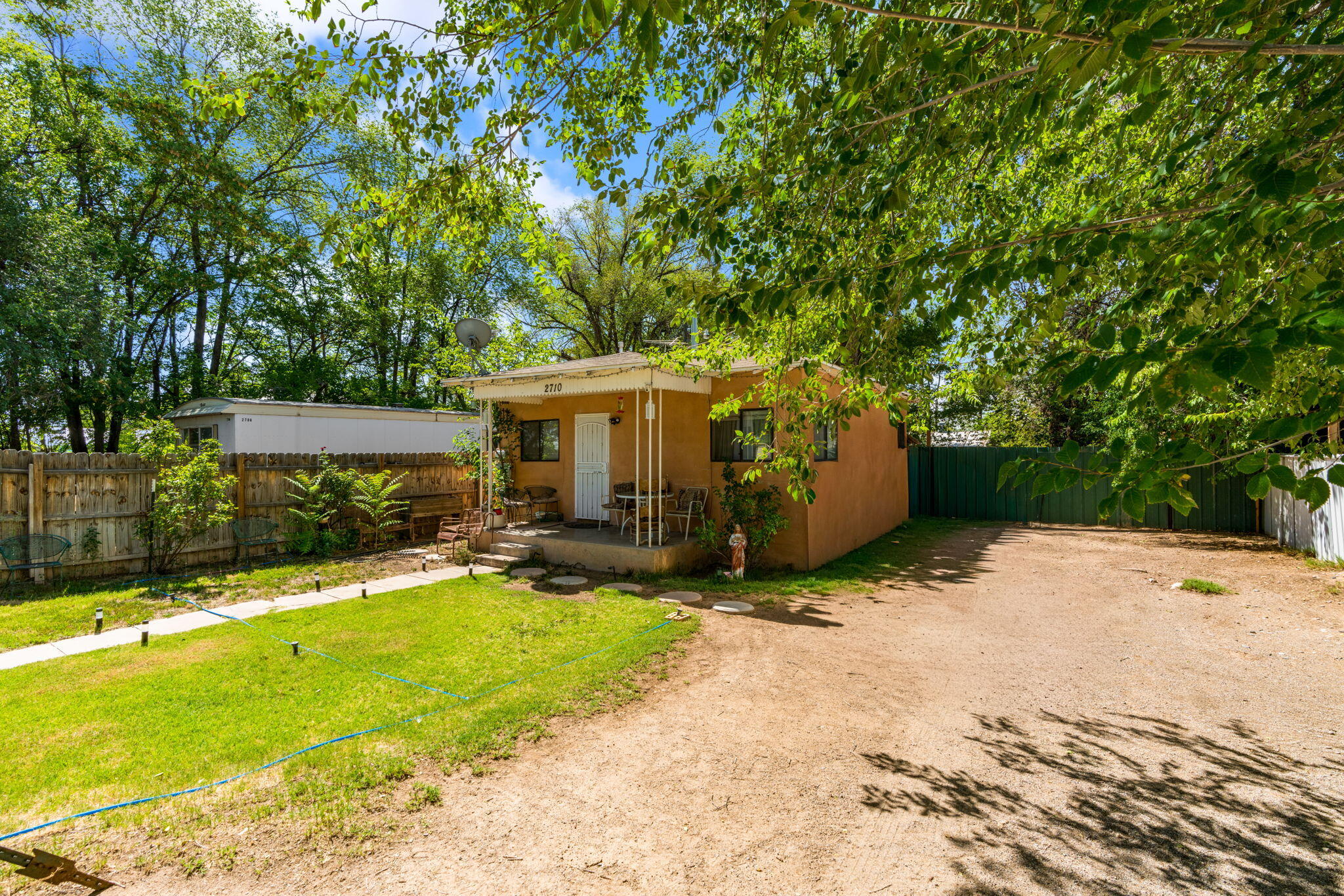 2706/2710 Granada Road SW, Albuquerque, NM 87105