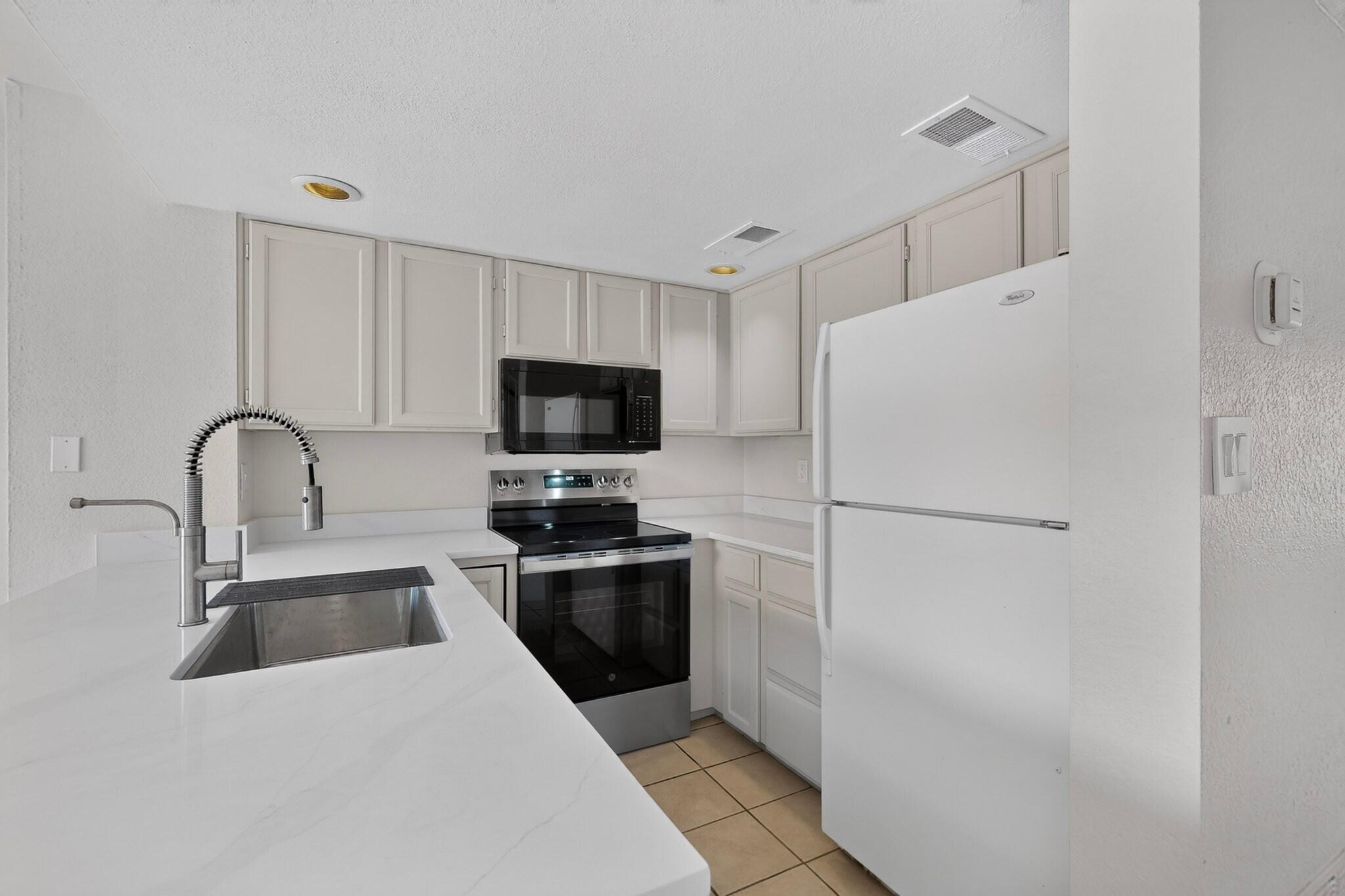Photo 8 — 3301 Monroe Street NE UNIT P168
