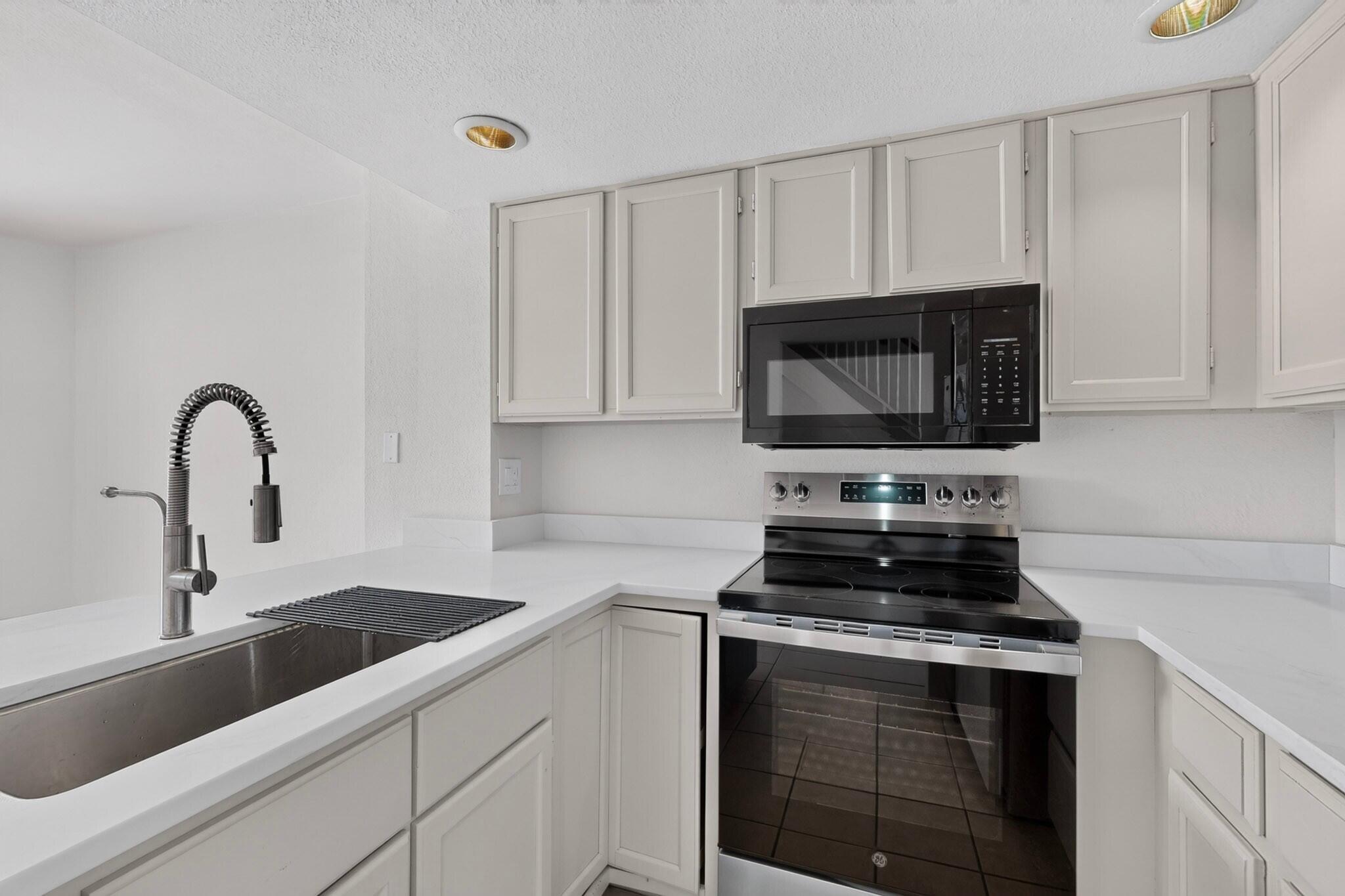 Photo 9 — 3301 Monroe Street NE UNIT P168