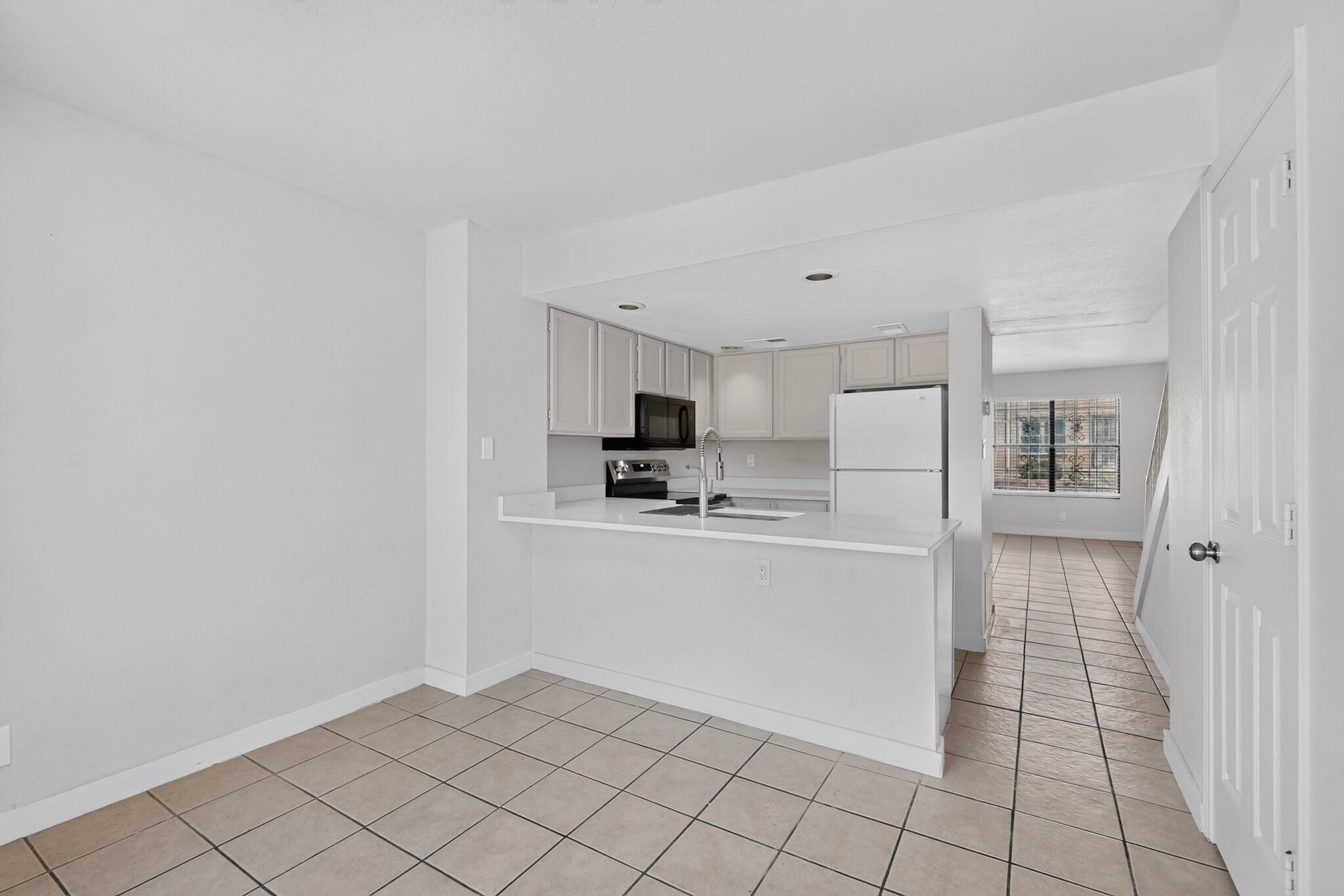 Photo 12 — 3301 Monroe Street NE UNIT P168