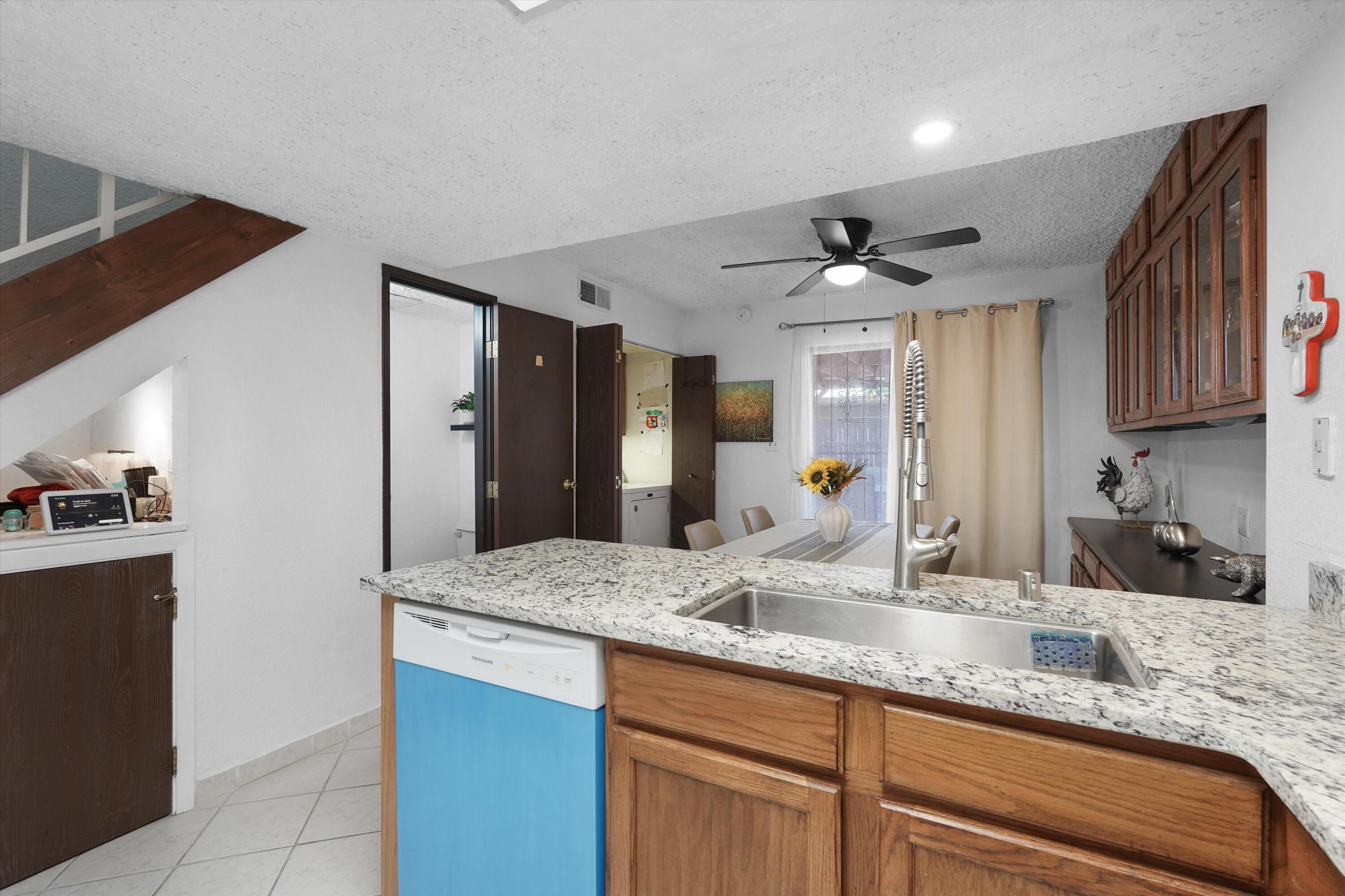 Photo 16 — 6041 Sequoia Road NW D14